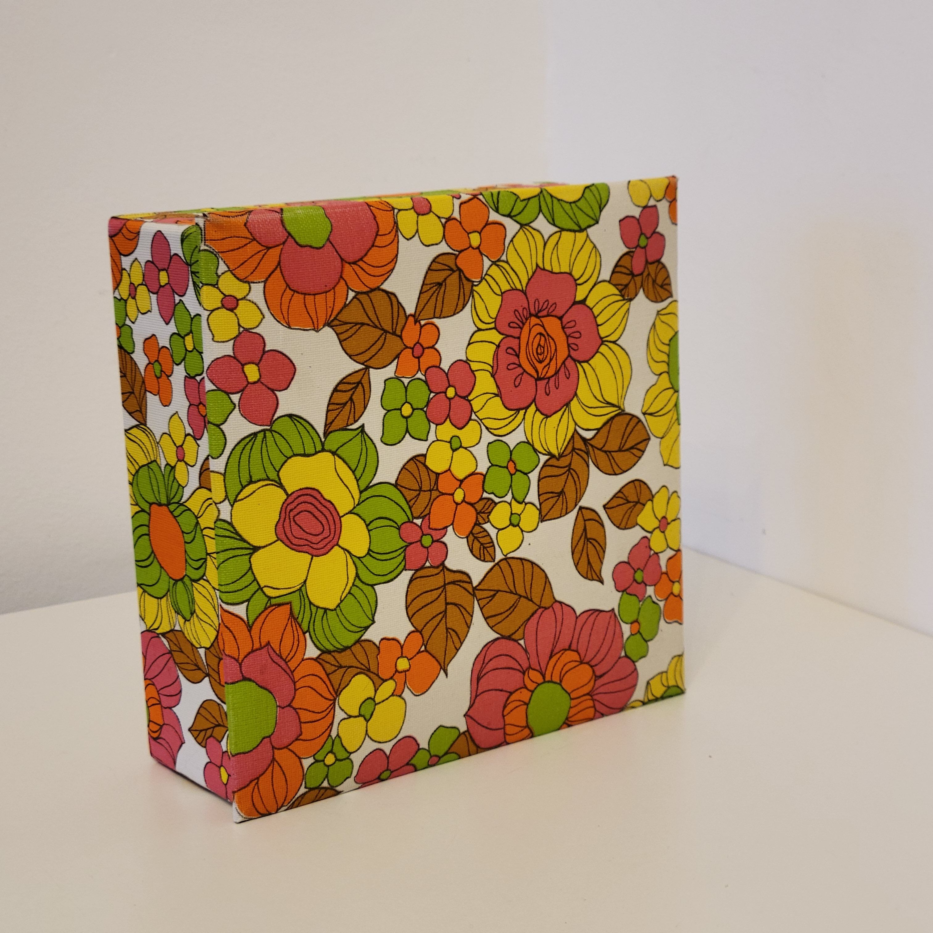 70s box in oilcloth fabric psychedelic floral decoration