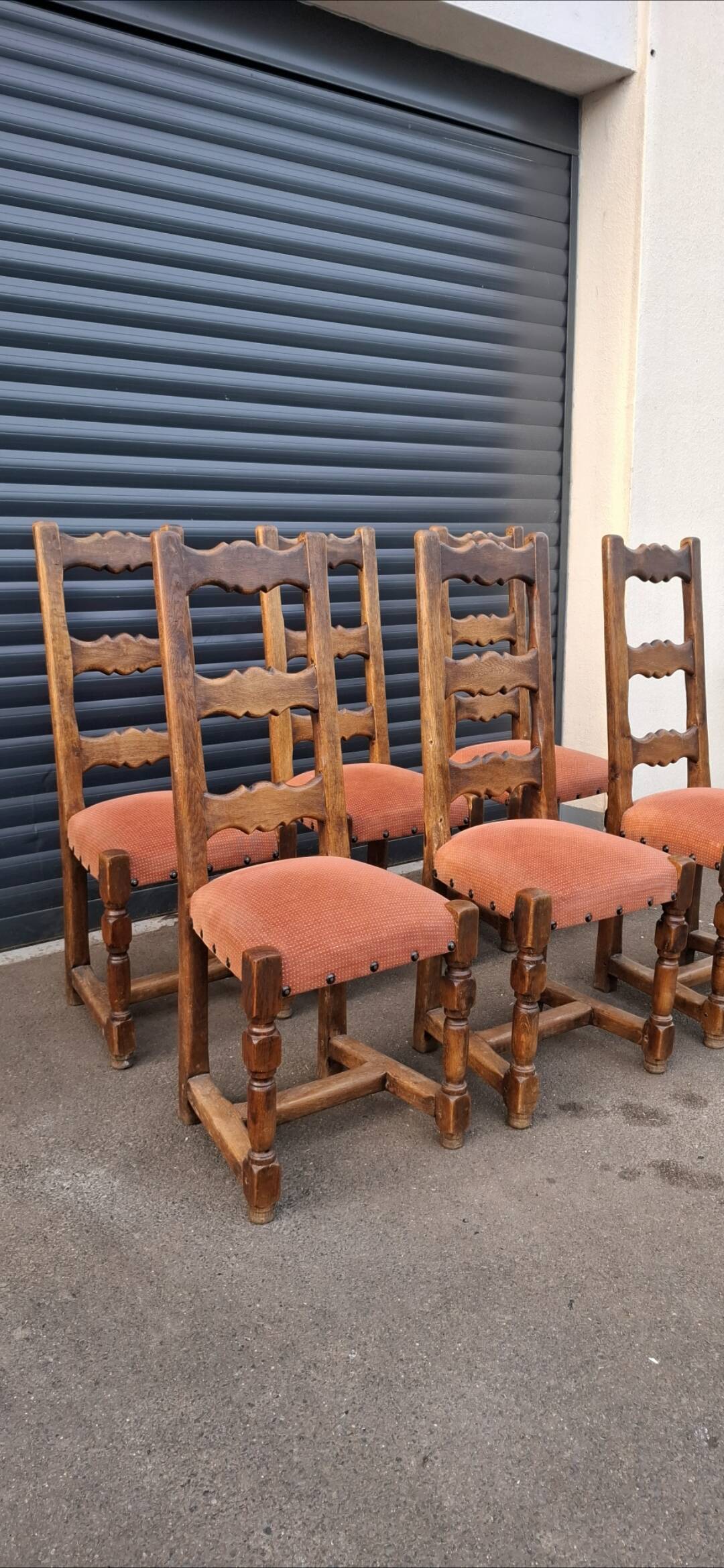 Lot de chaises espagnol