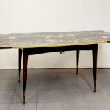 Table extensible assiettes colorées