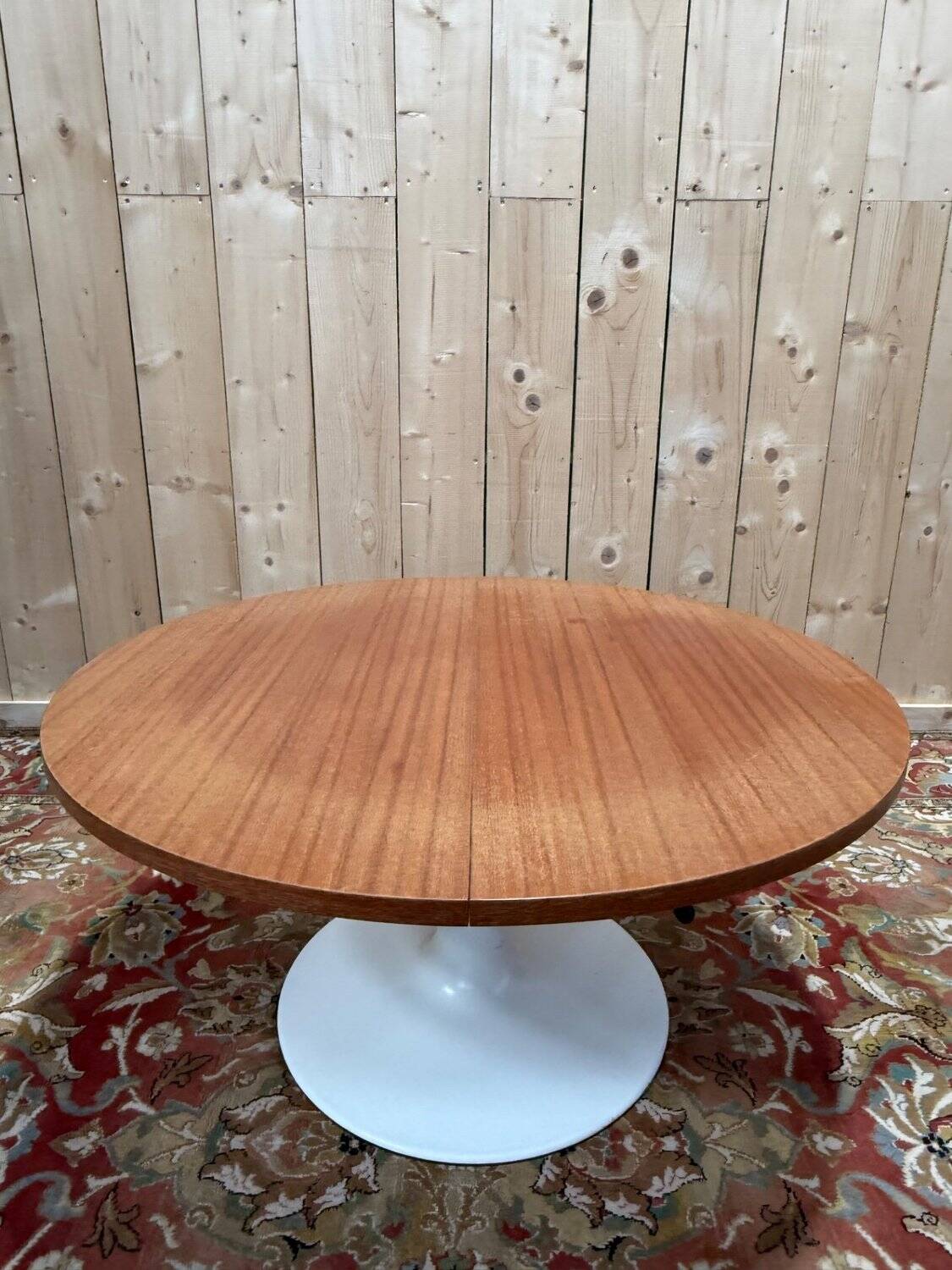 Round dining table with tulip base, 1960s design.