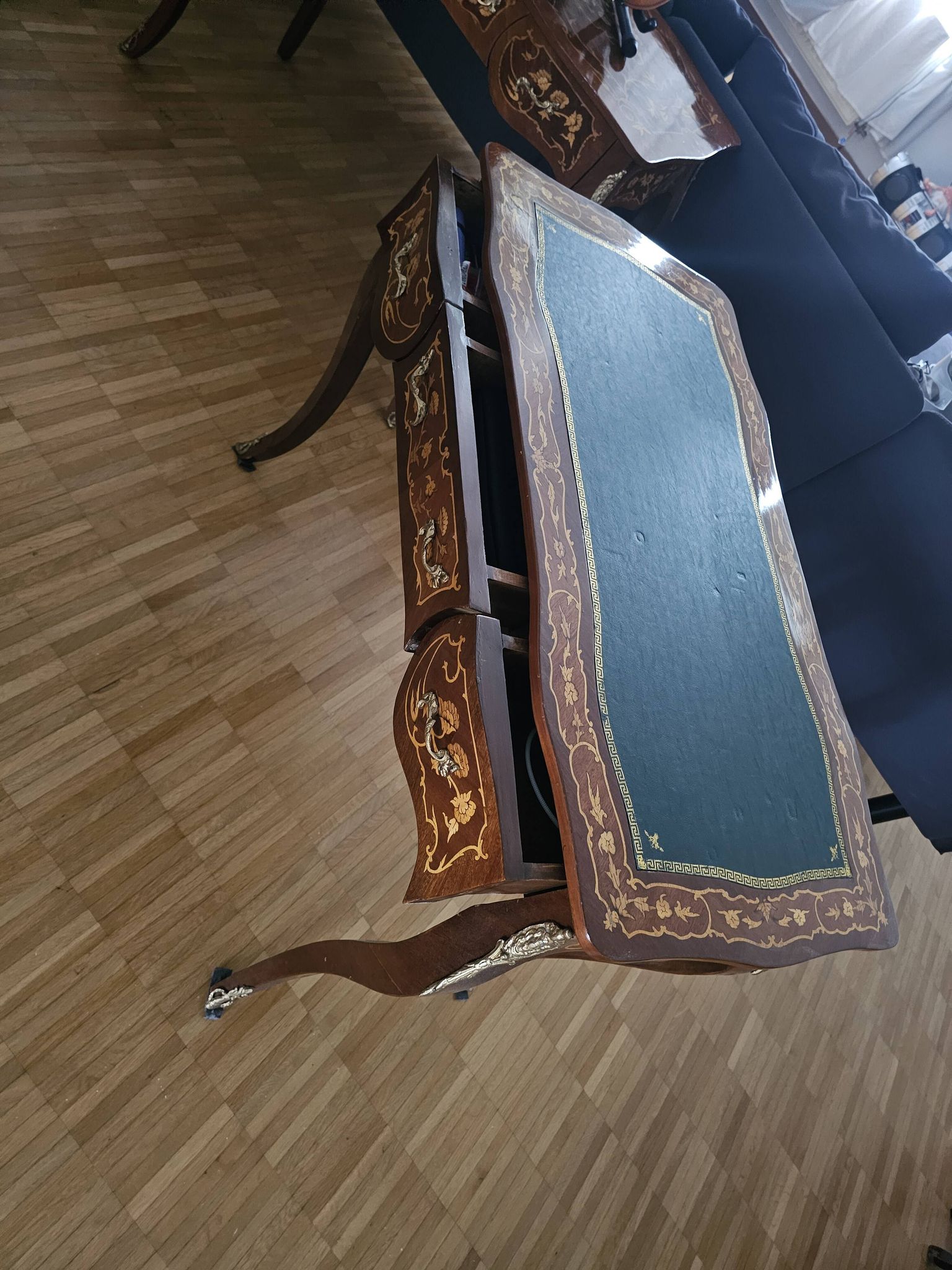 Handmade Baroque-style desk with 3 drawers - St. Petersburg office furniture