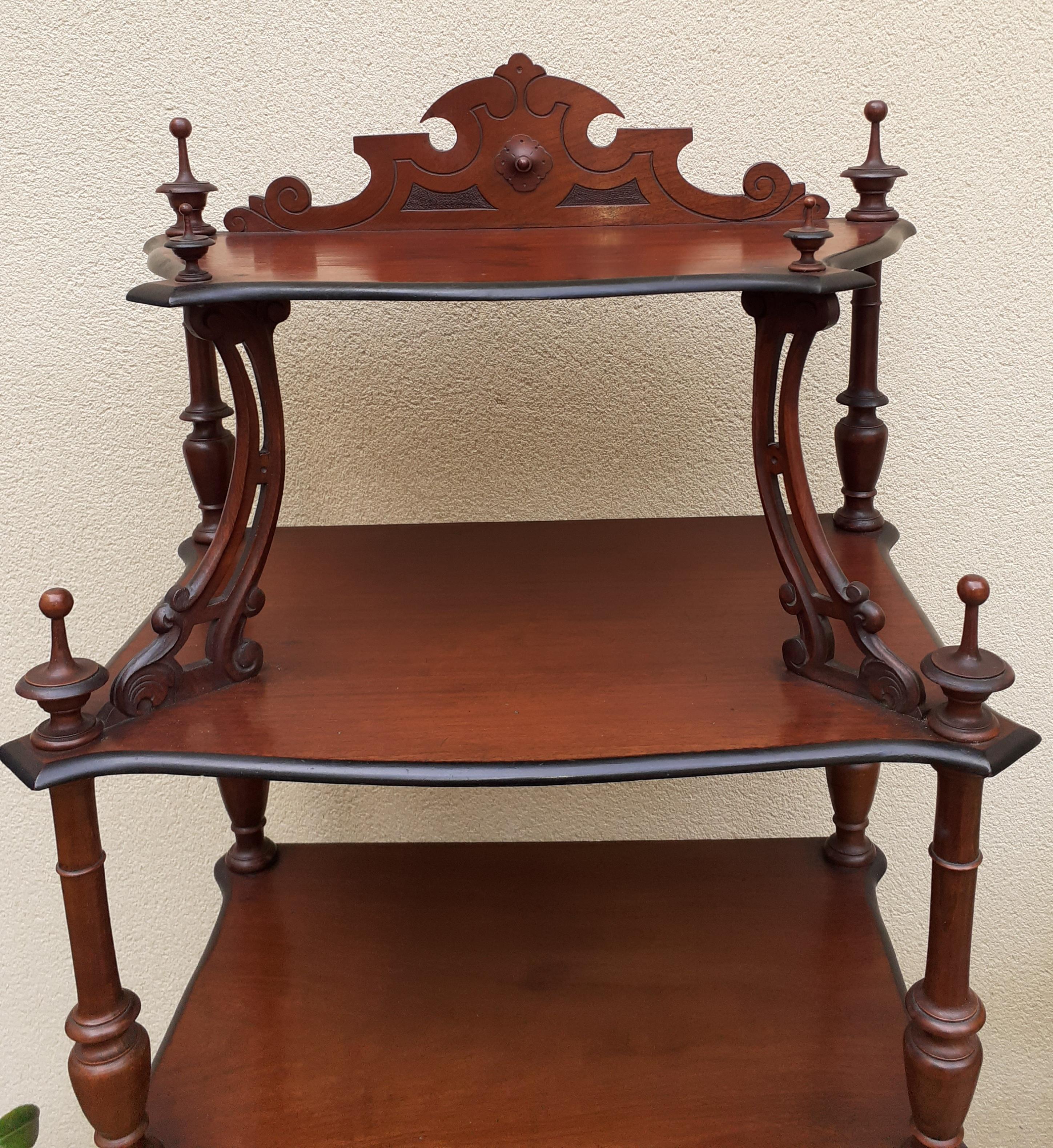 Napoleon III mahogany standing shelf