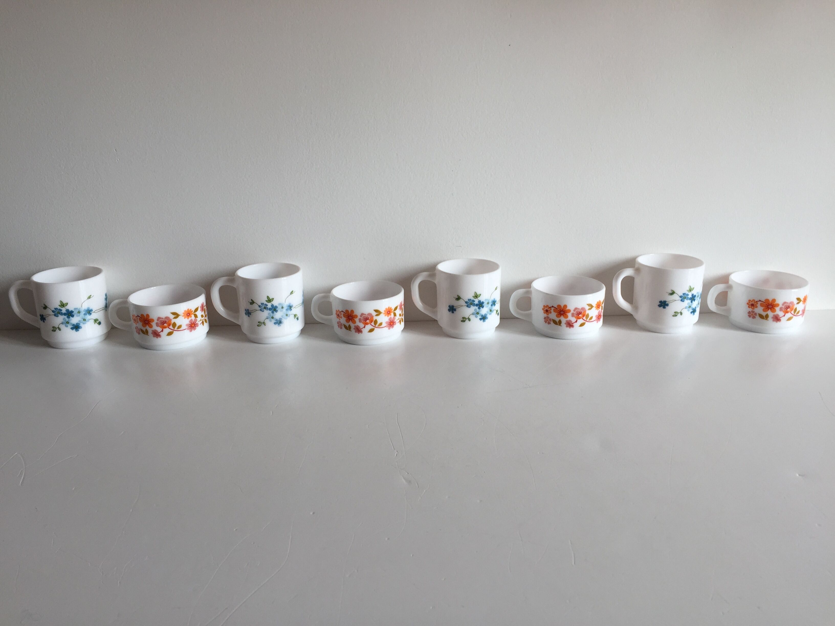 Set of 8 cups at cafe arcopal – france