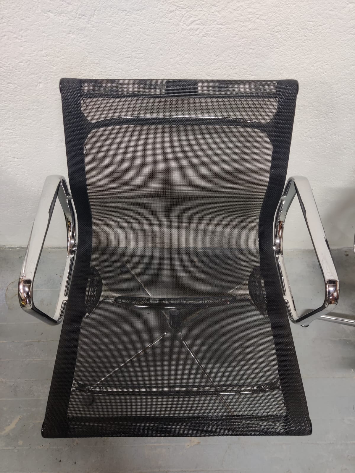 Armchair EA108 Charles & Rey Eames, Vitra