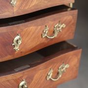Somptueux semainier galbé en bois de placage de style Louis XV