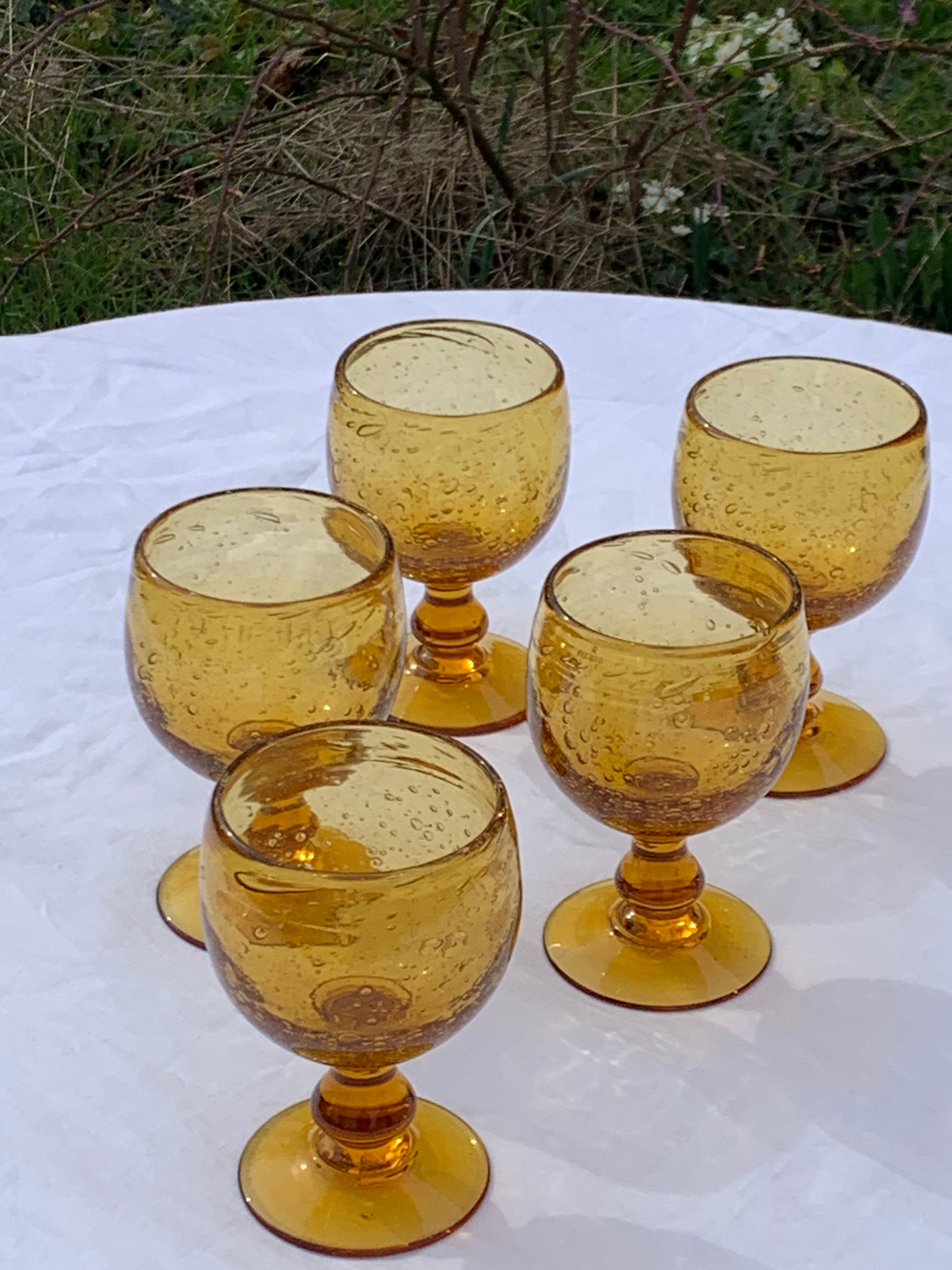 5 wine glasses in blown glass and vintage golden yellow bubble