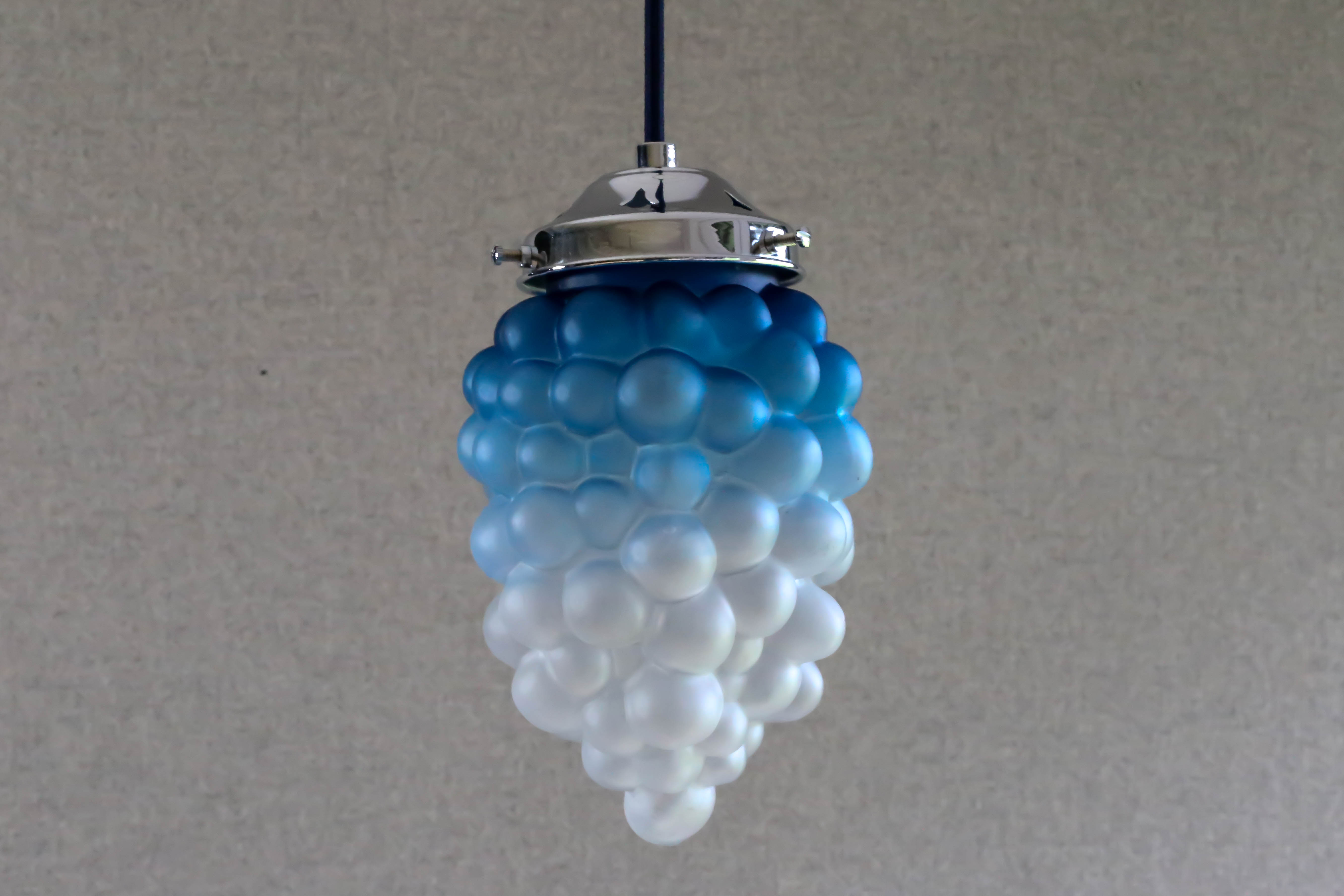 Suspension old cluster in translucent blue and white glass