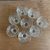 Suite de 8 verres à liqueur en verre blanc et réhauts d'or, circa 1970