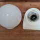 Paire d'applique en opaline blanche