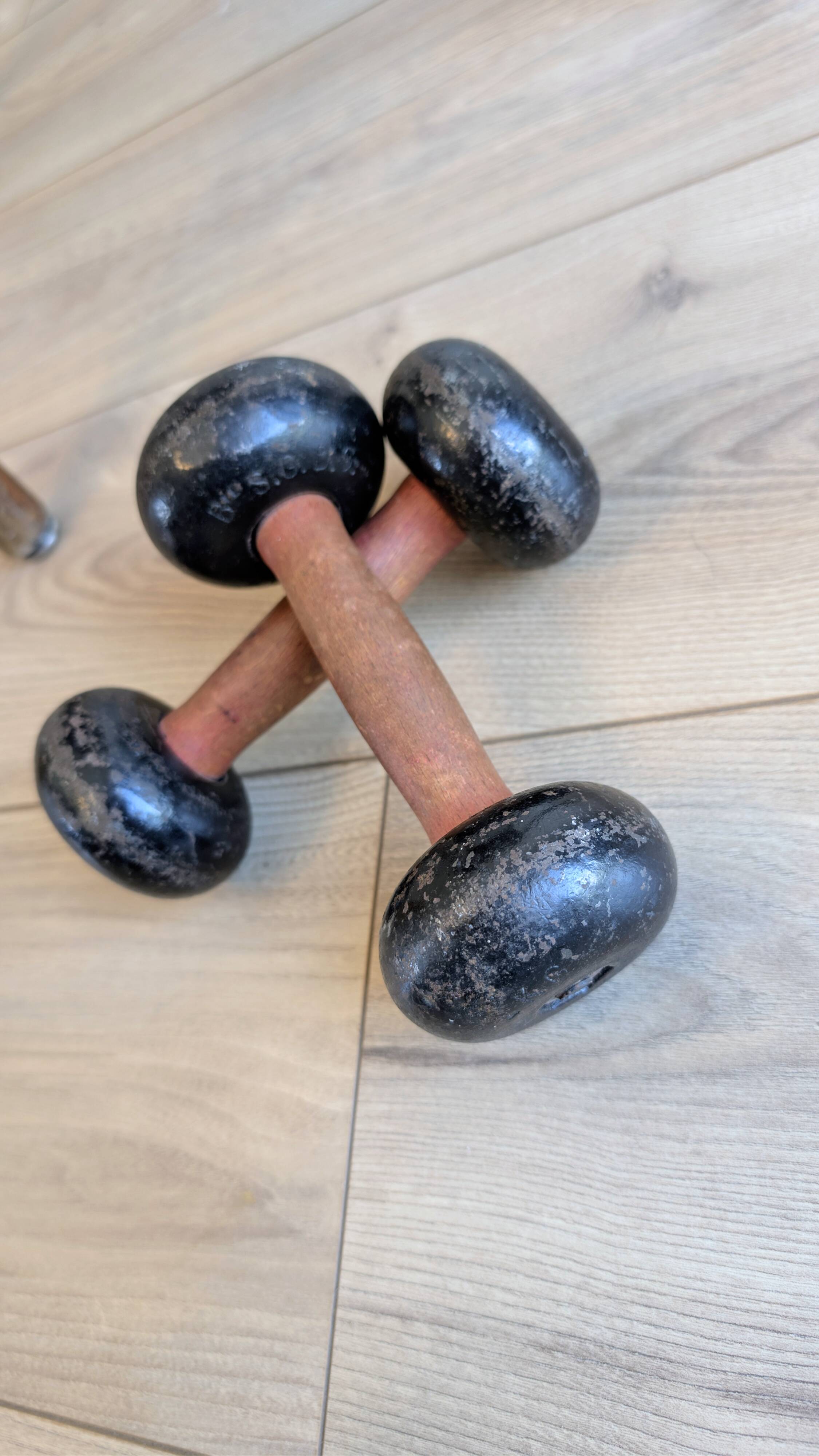 Vintage 2 kg cast iron and wood dumbbell set