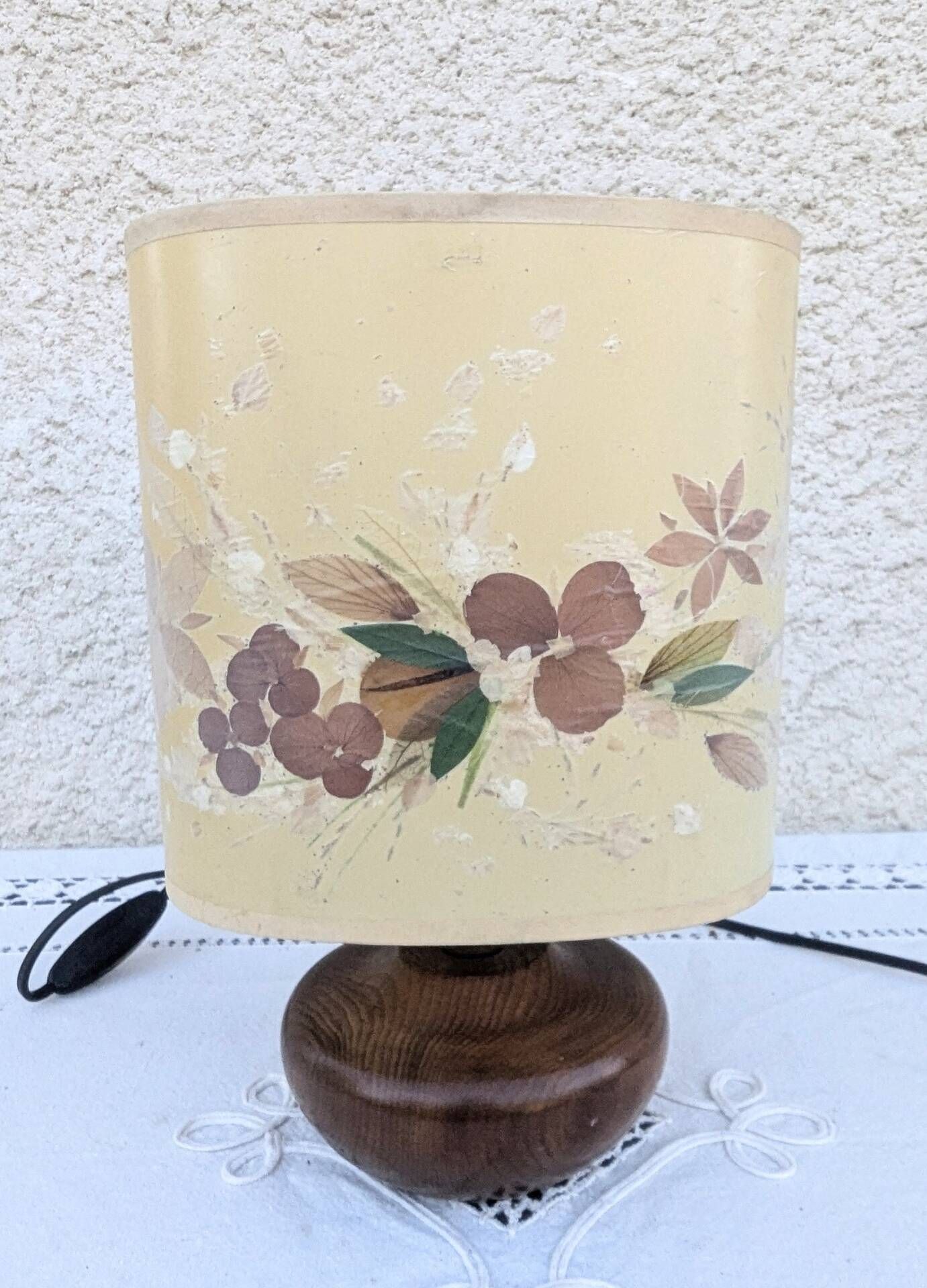 Vintage bedside lamp 60s 70s wooden base dried flower lampshade
