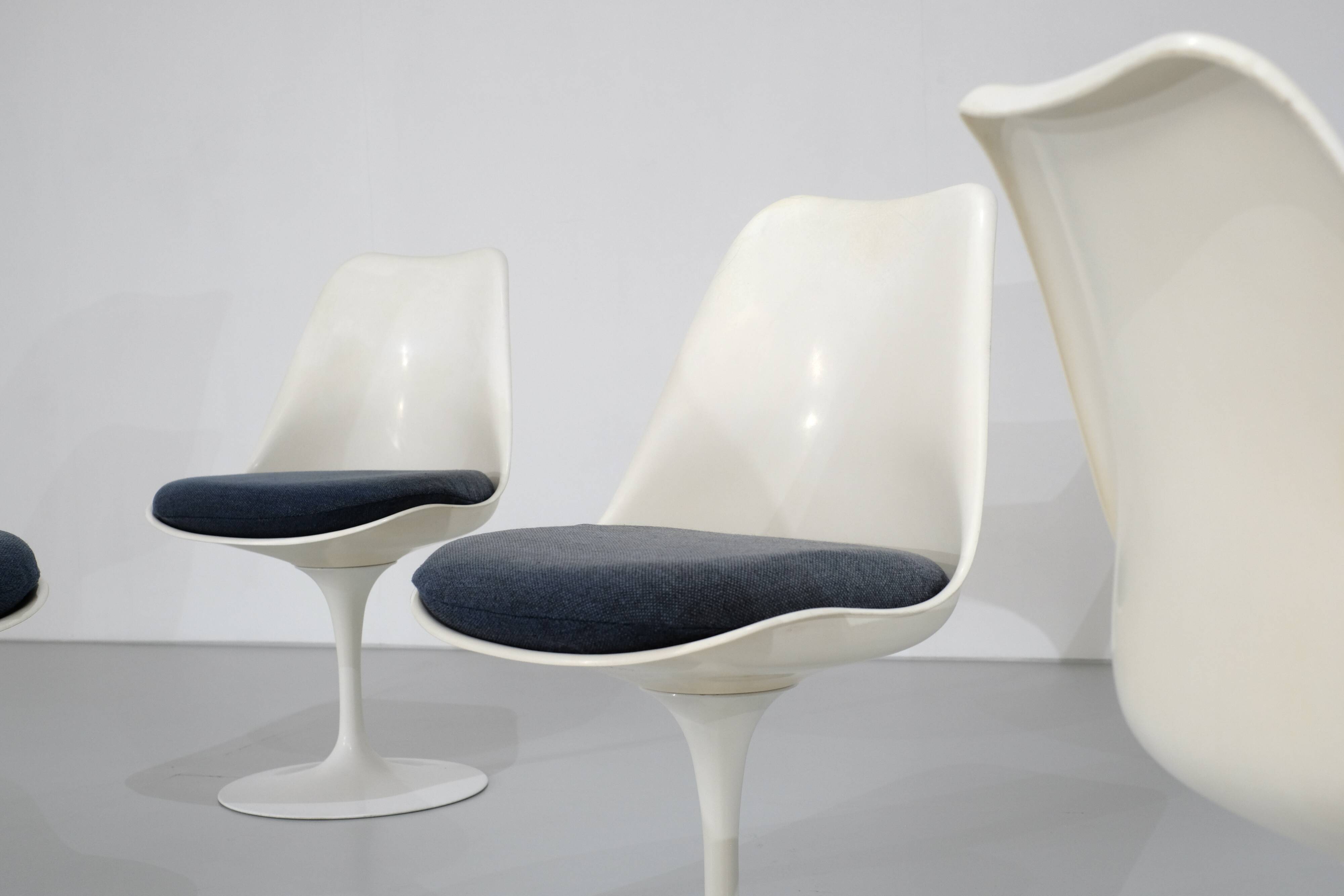 Set of "Tulip" chairs designed by Eero Saarinen for Knoll International.