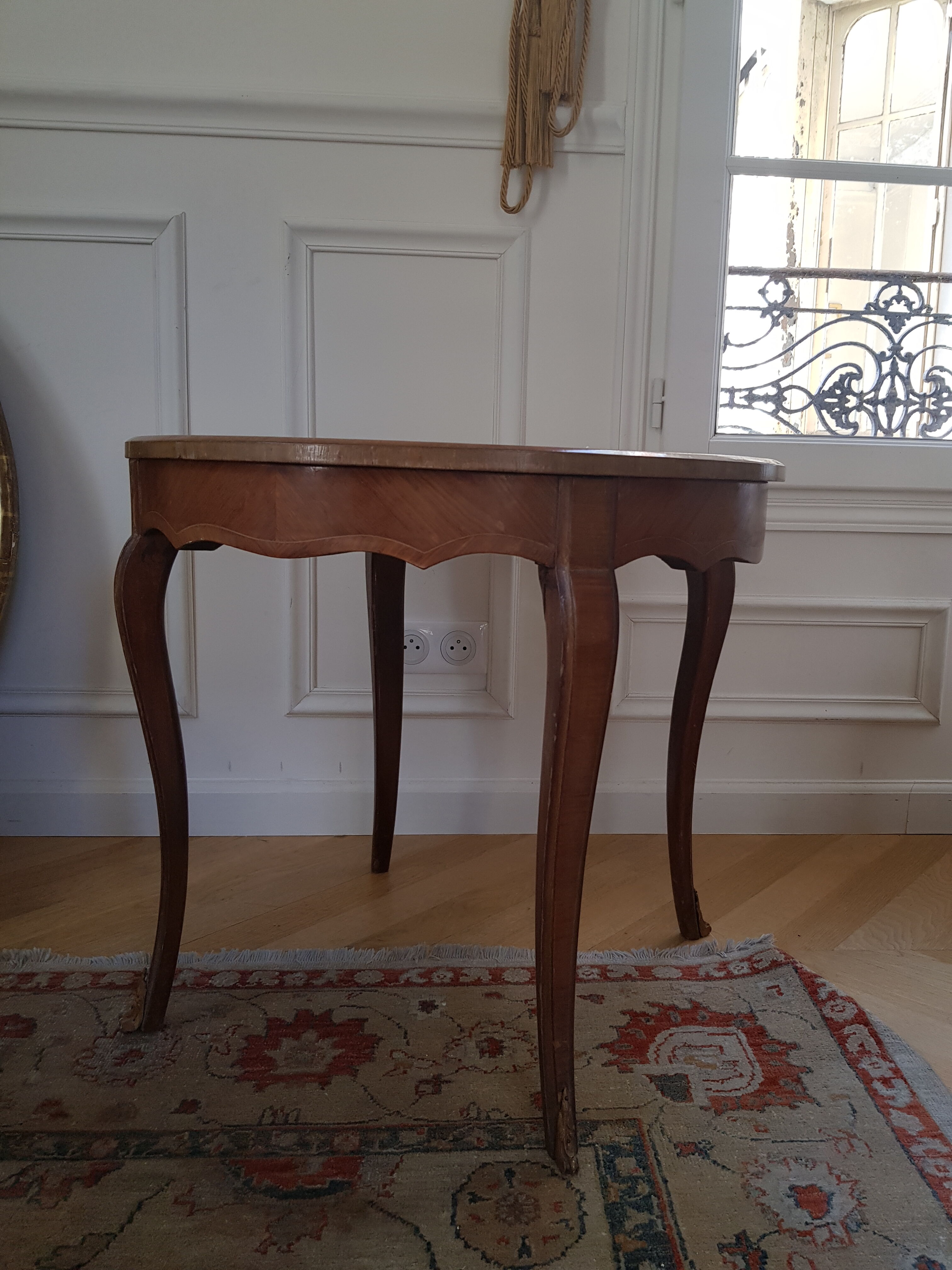 Side pedestal table