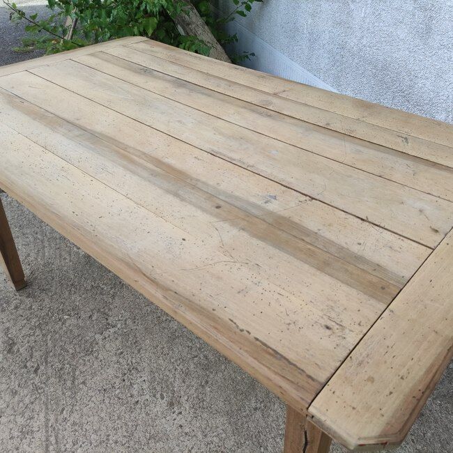 Farm table