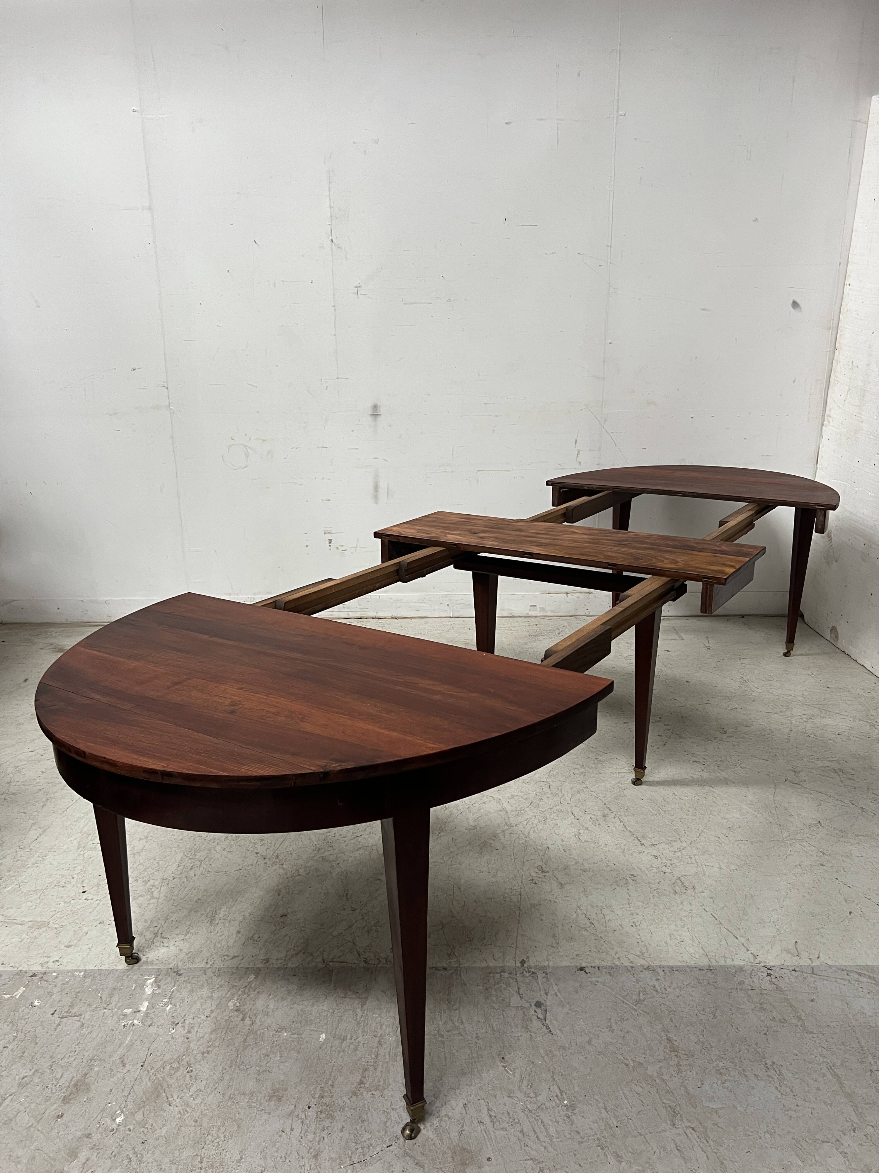 Louis XVI style bandeau table with 6 XIX century tapered legs.