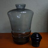 Carafe ancienne en verre bleutée