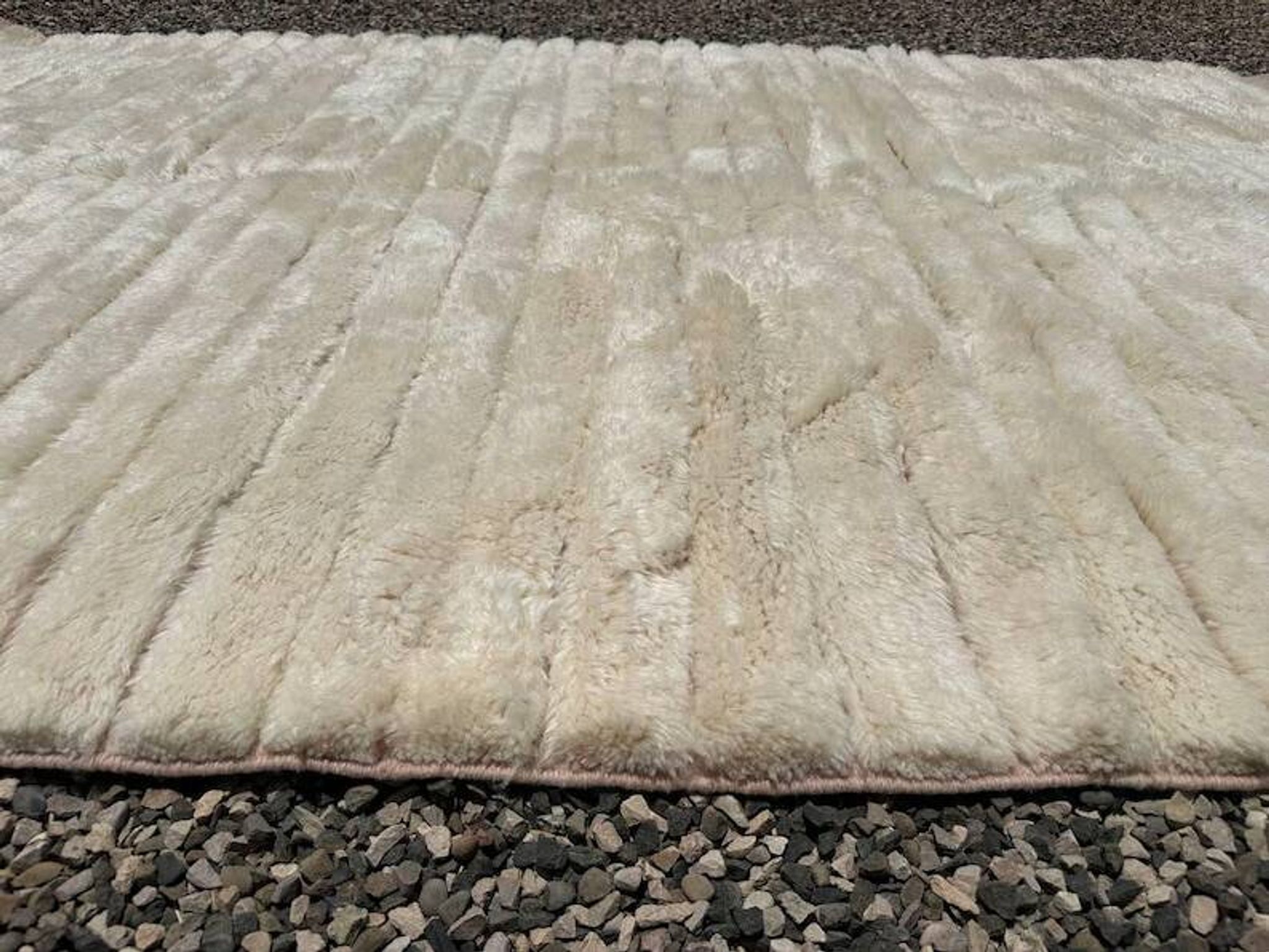 Tapis Mrirt marocain écru et beige 350x250 cm – design minimaliste texturé