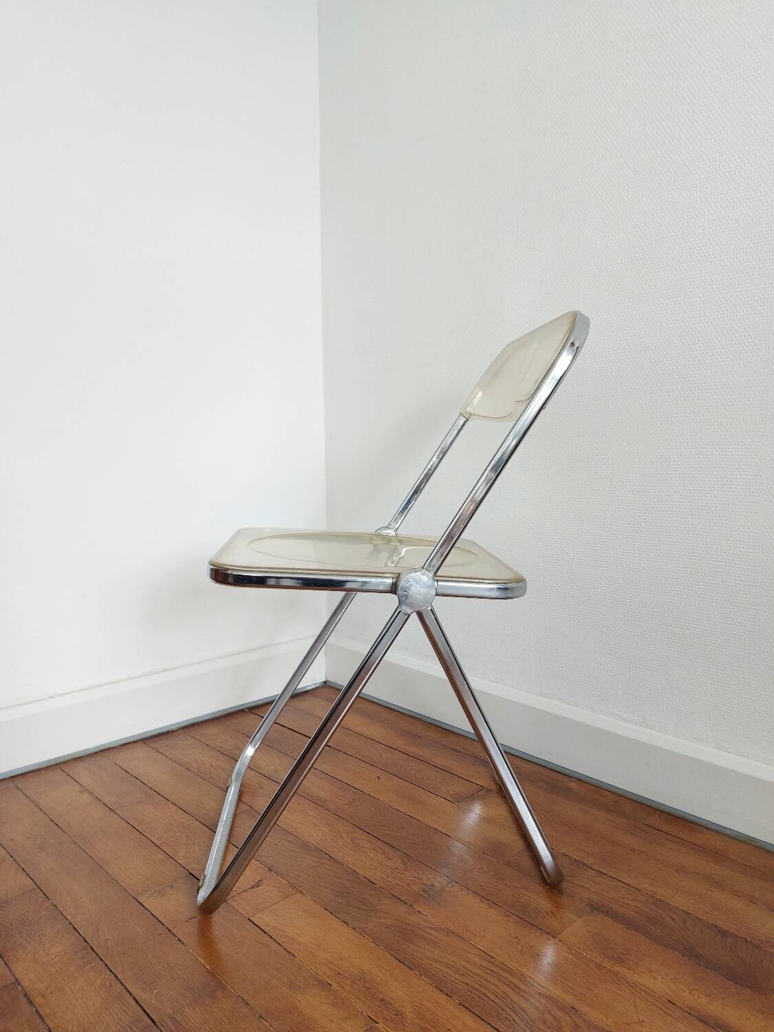 Plia castelli folding chair