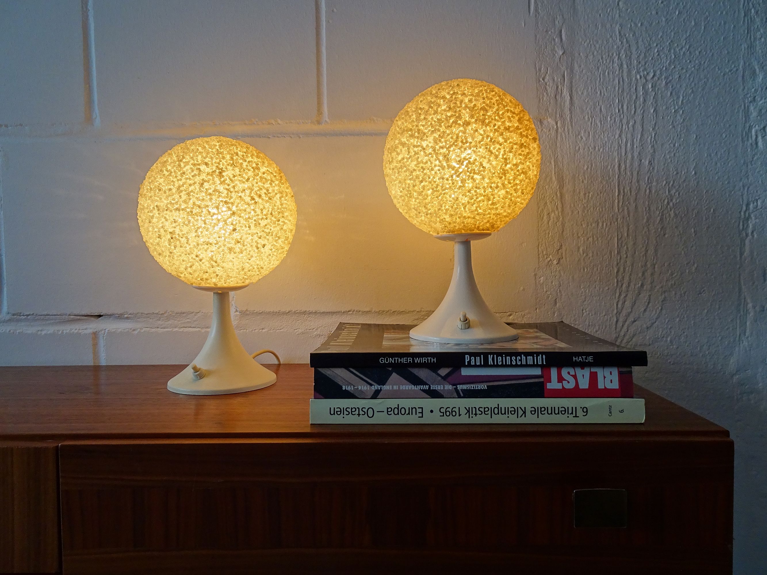 Bedside lamp set made of plastic granulate