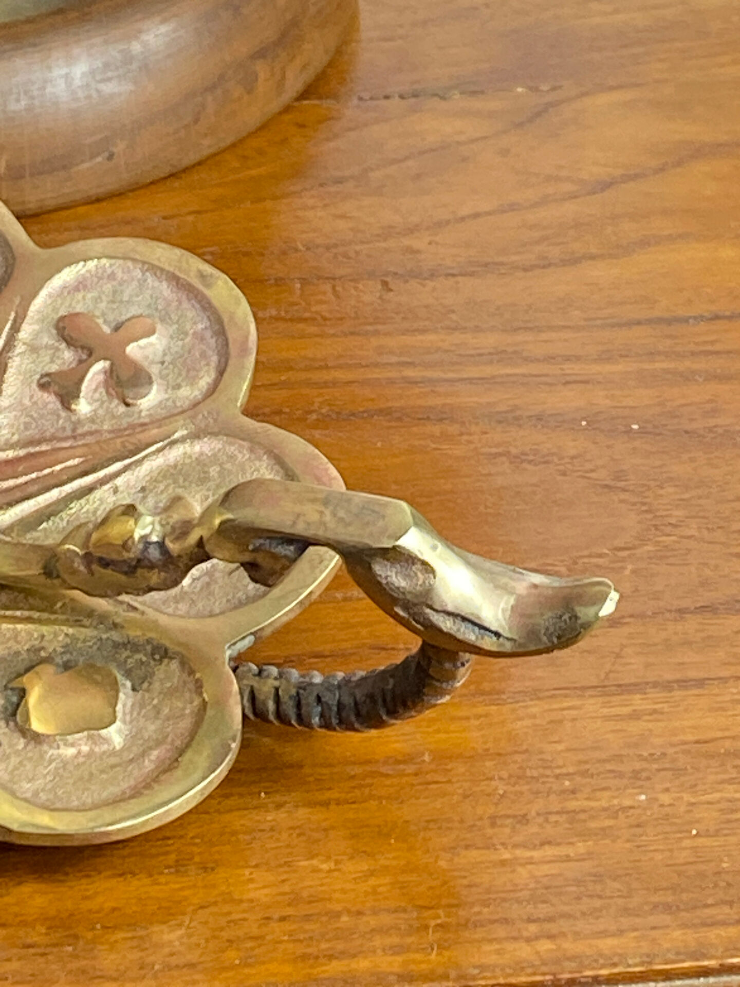 Handheld candlestick in bronze, card game decoration