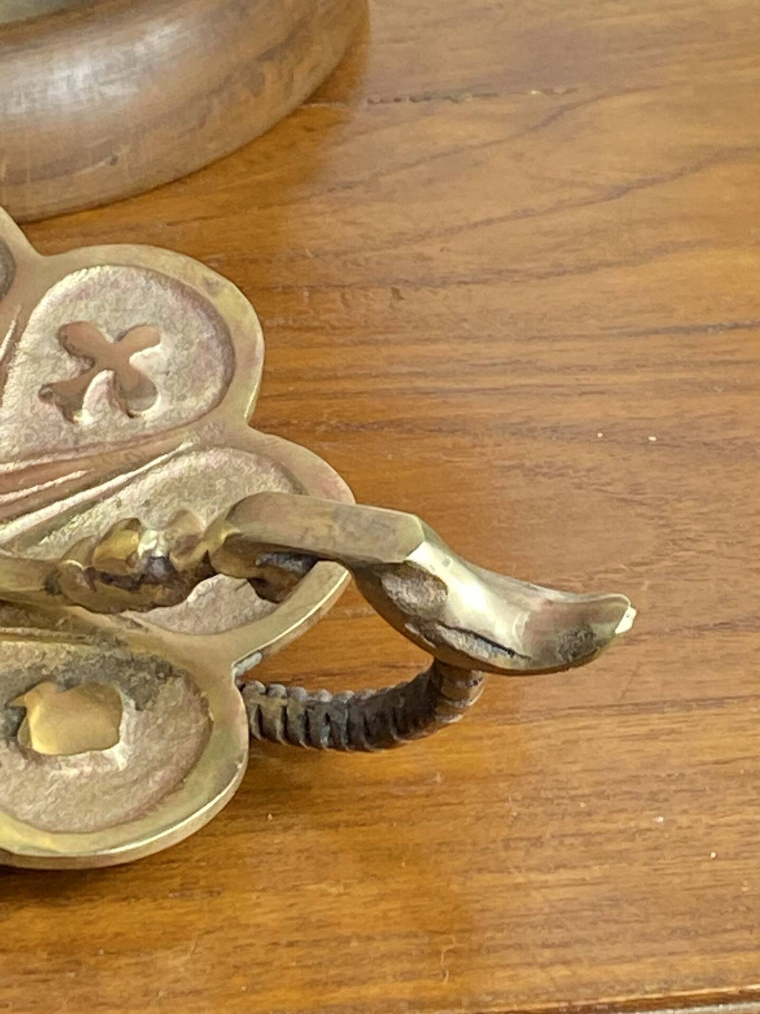 Handheld candlestick in bronze, card game decoration