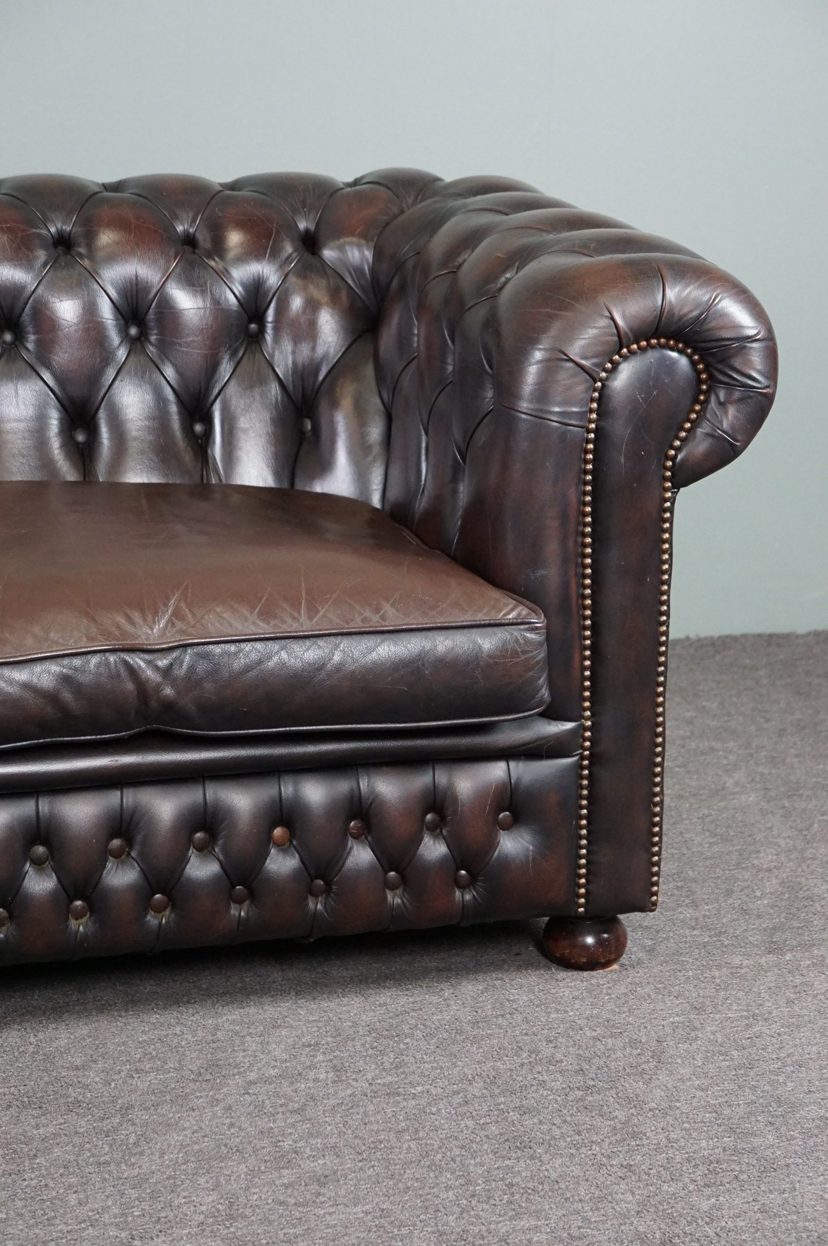 Handmade English cowhide leather Chesterfield sofa