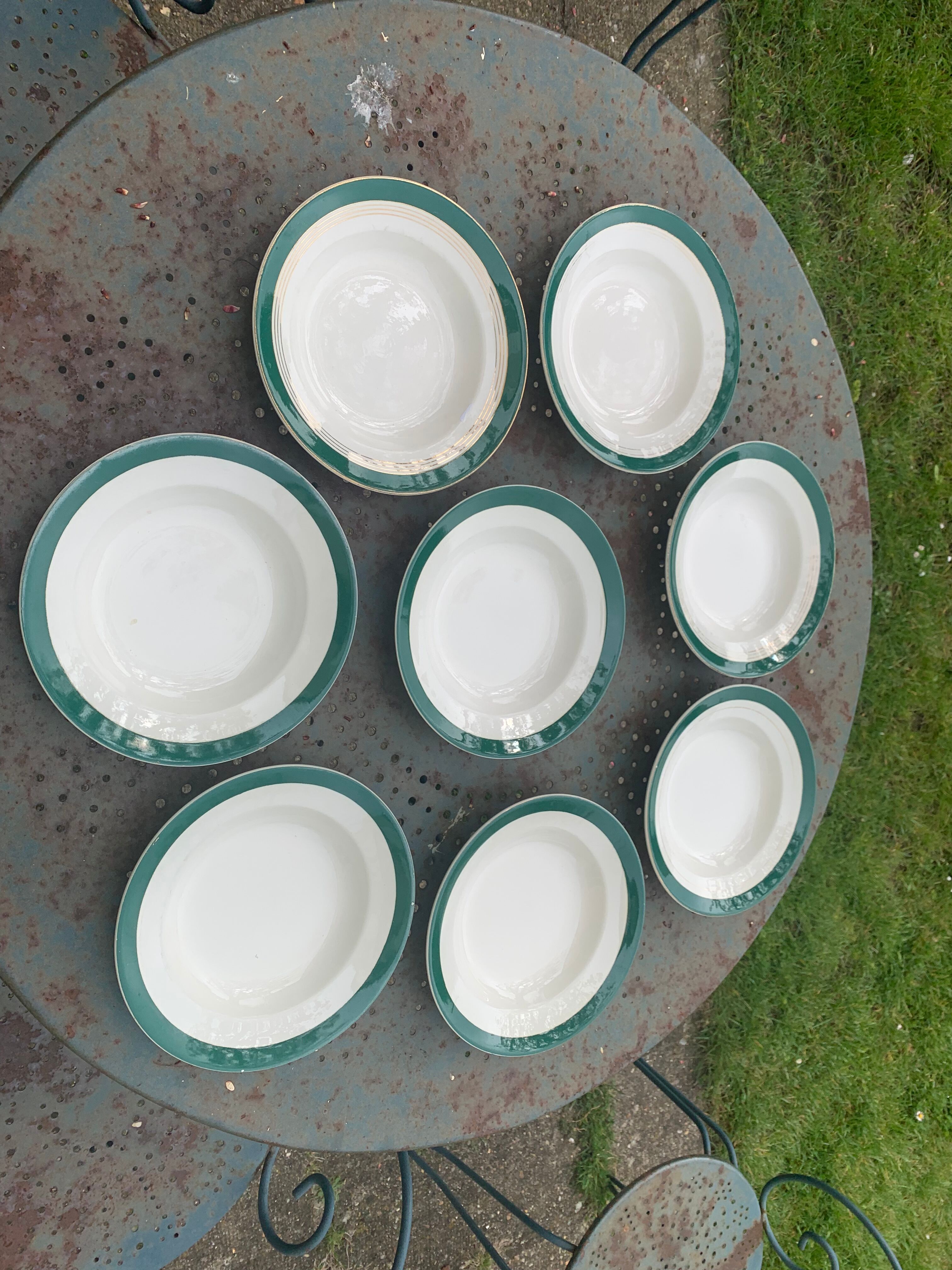 8 assiettes creuses en faïence blanche avec lisere vert Digoin et Sarreguemines