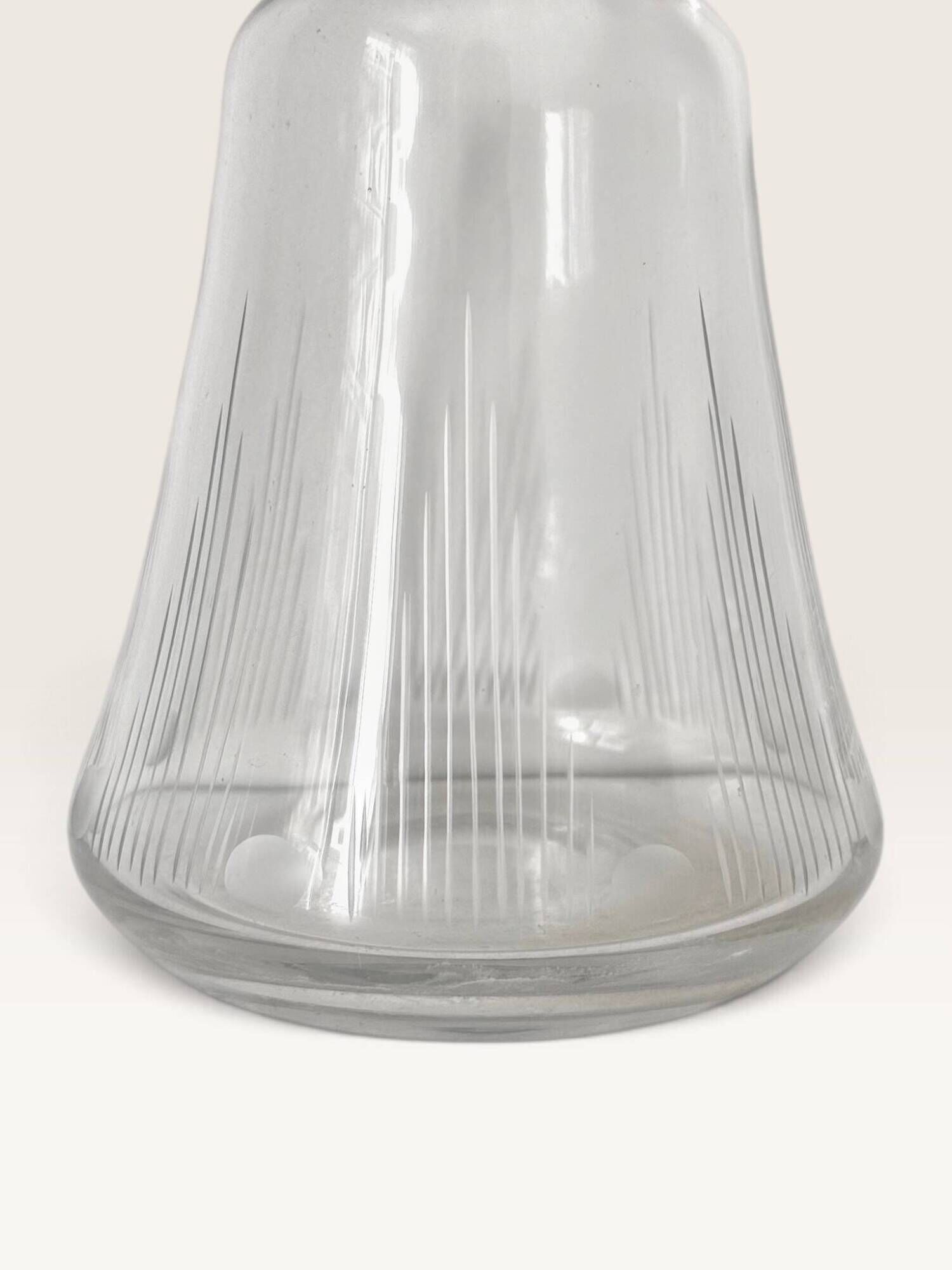 Art Deco whisky carafe in cut and engraved glass
