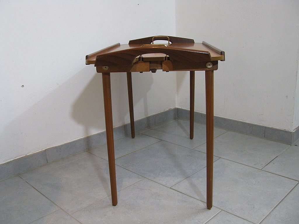 Table d'appoint plateau de service Aase Dreieri Ganddal Norvège  en teck et chêne années 1960