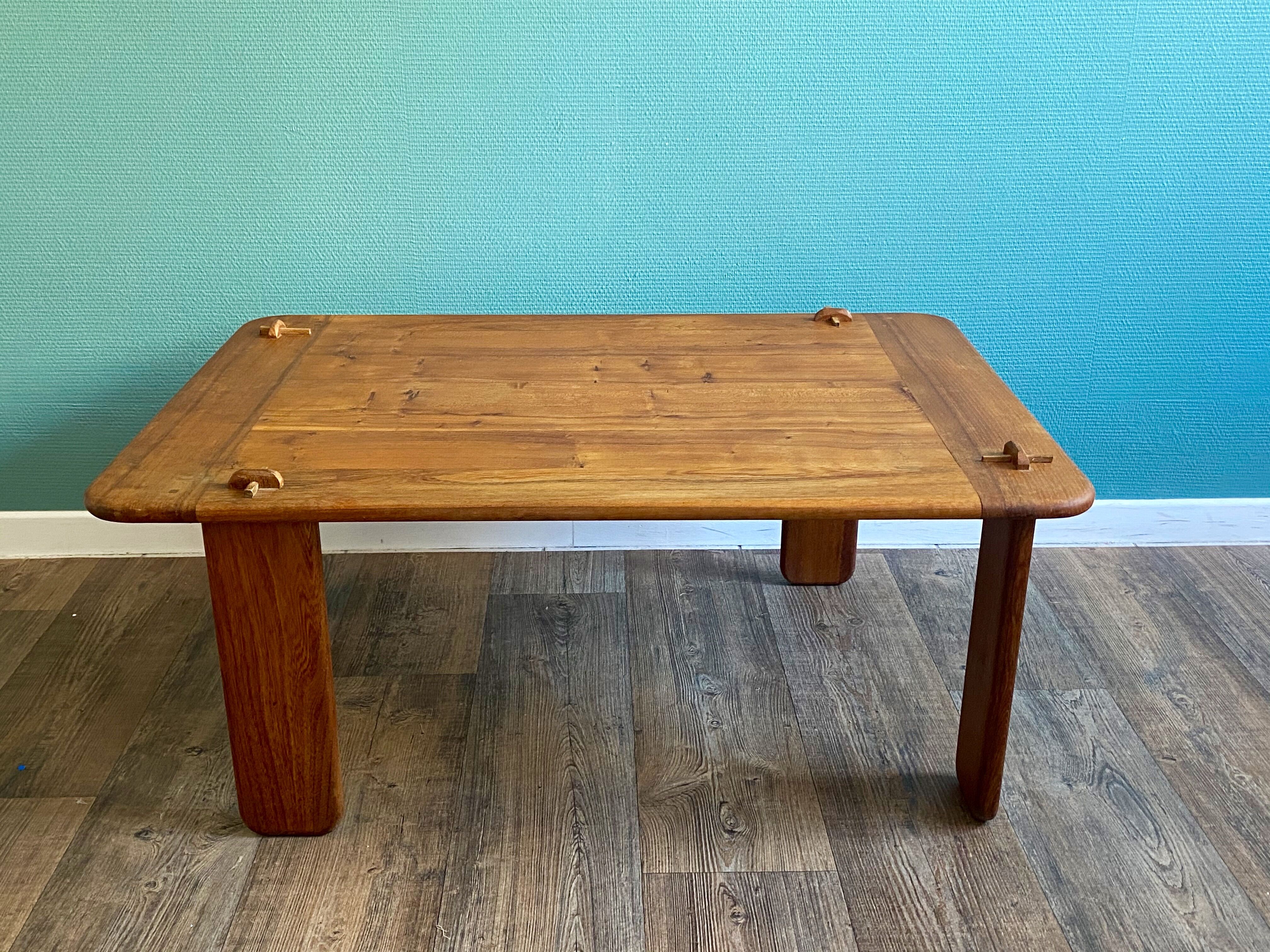 Coffee table in blond wood signed Alain Gaubert (20th century)