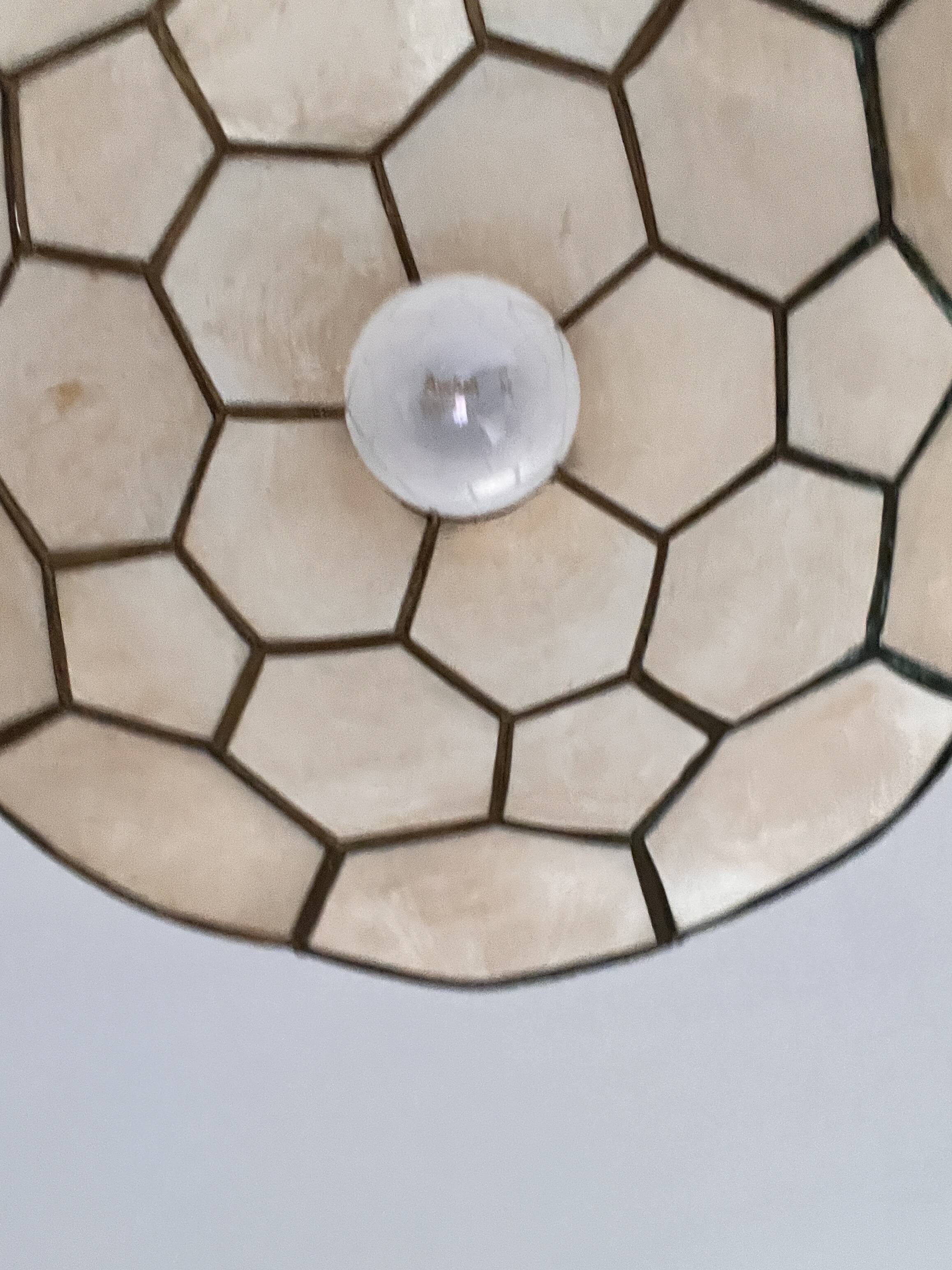 Mother-of-pearl suspension