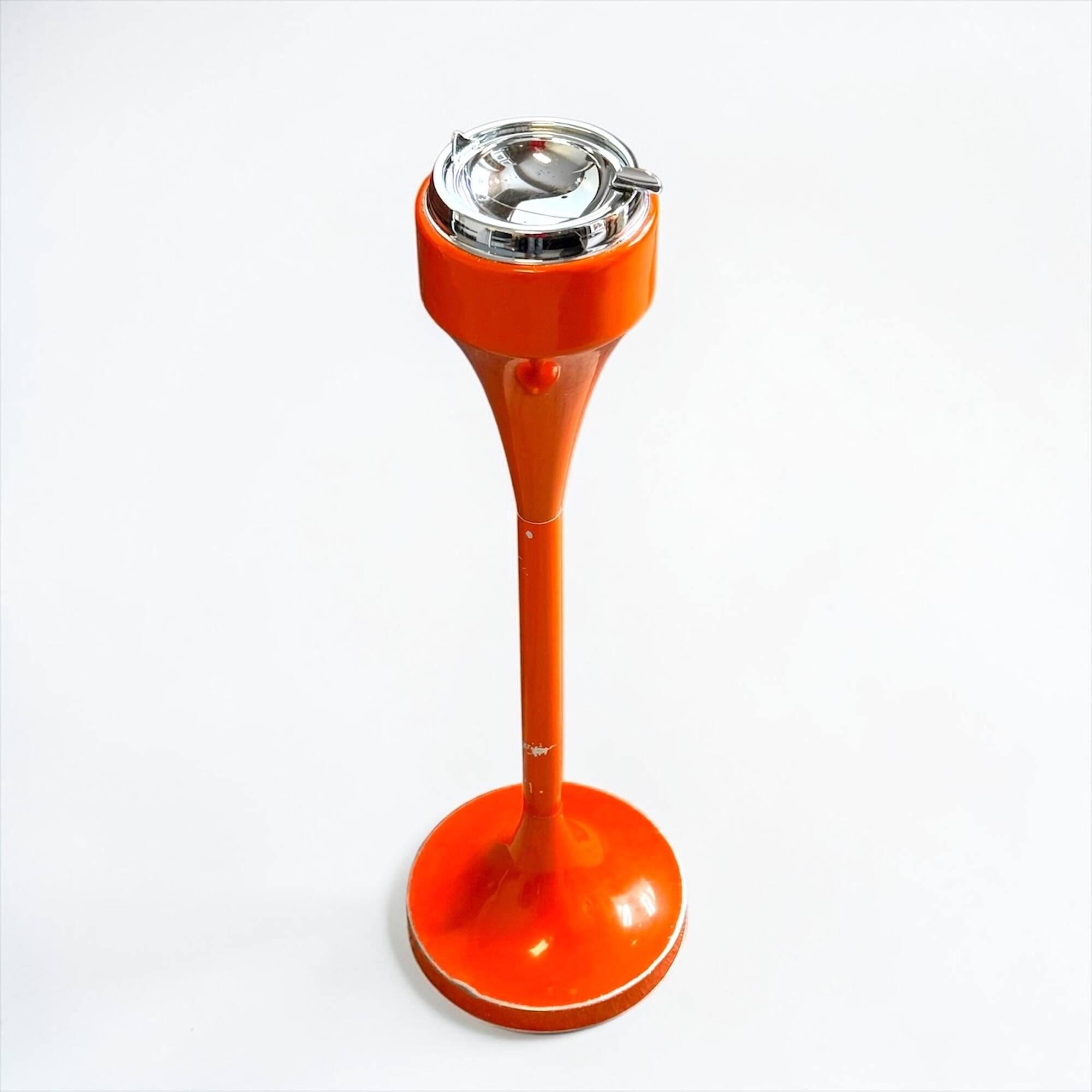 Cendrier sur pied Space Age italien orange métal années 70