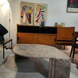 Table basse en marbre, forme goutte d'eau vieux rose