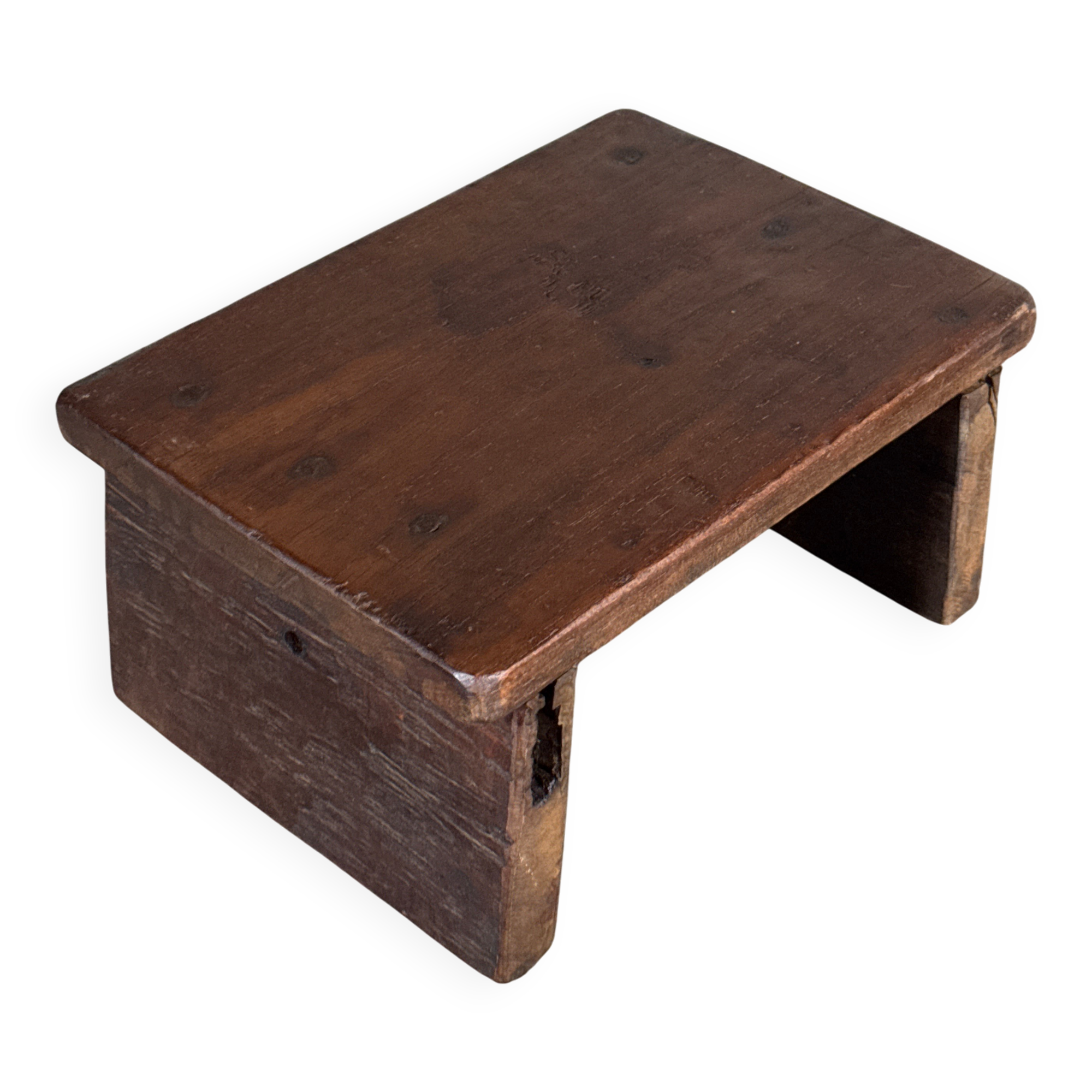 Small auxiliary stool in upcycled teak with traces of green chrome on the leg.