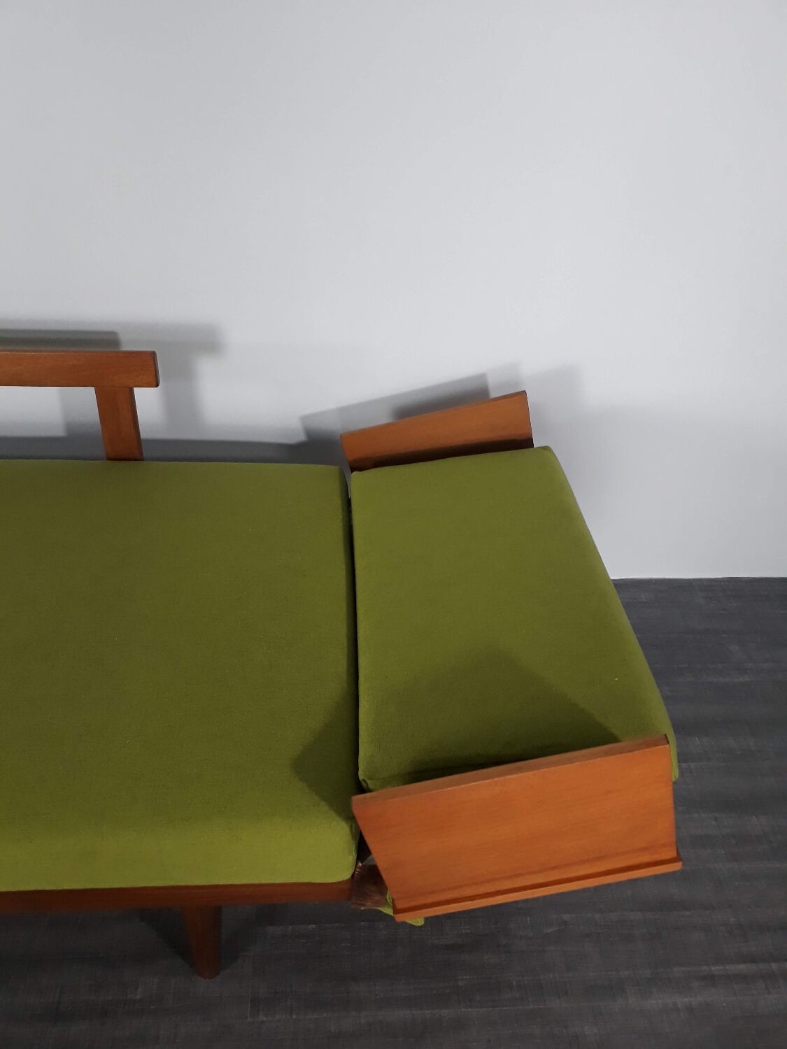Canapé daybed teck et tissu vert olive, design Ingmar Relling édition Ekornes, 1960s