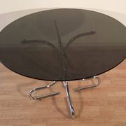 Table basse italienne du milieu du siècle en chrome et acier avec plateau rond en verre fumé, années 1960