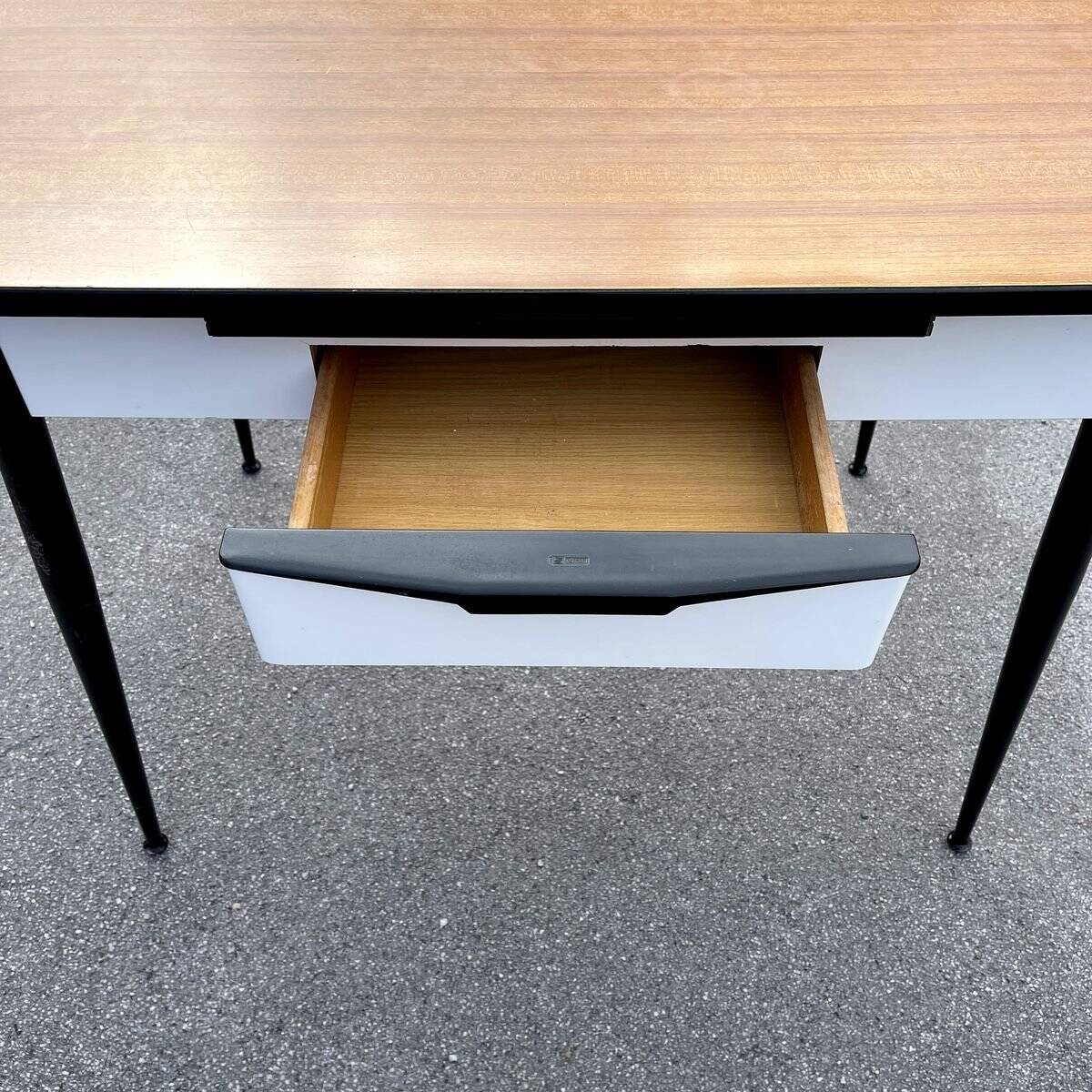 Italian dining table and 4 chairs by Salvarani, 1950s, set of 5.