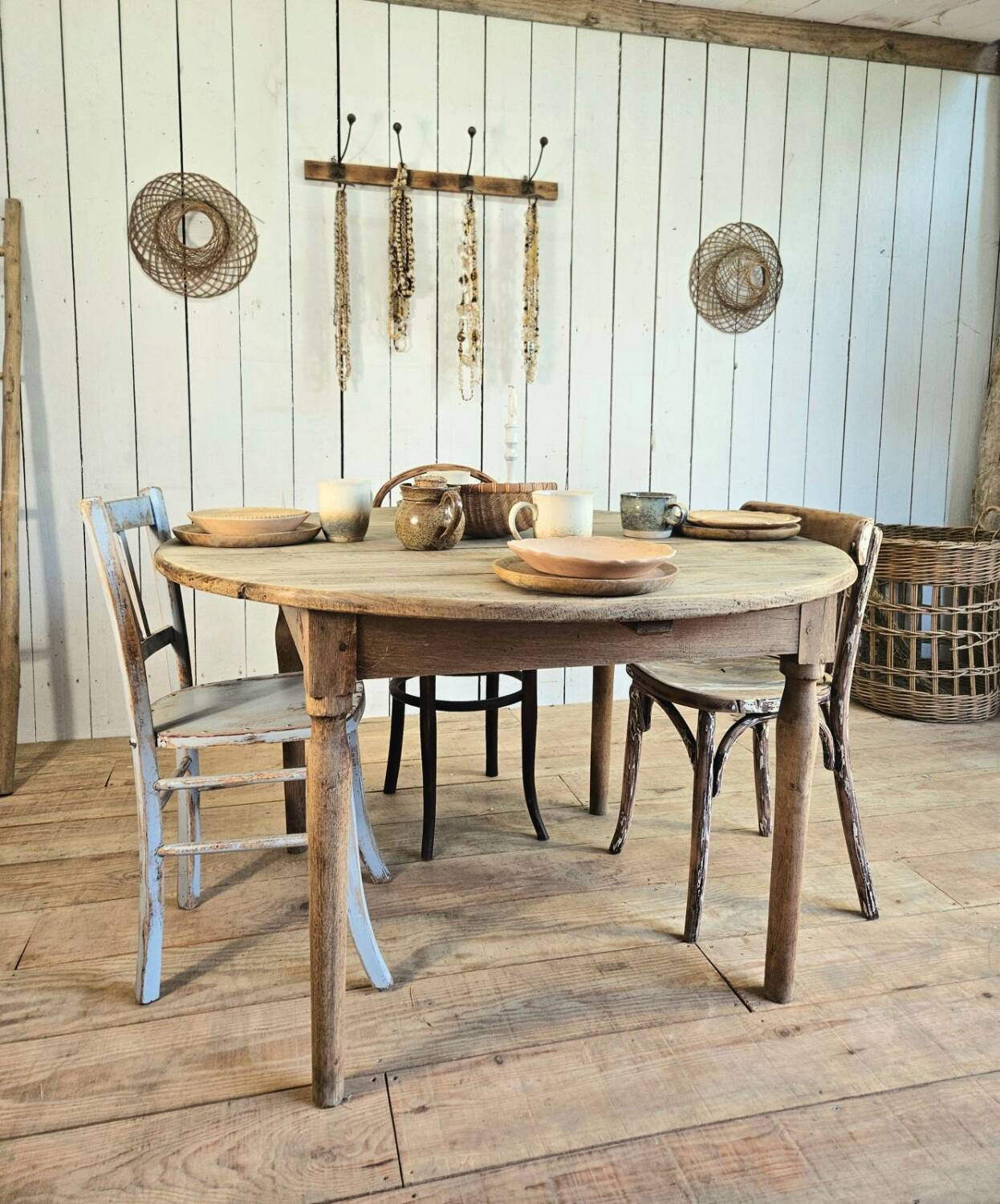 Round farmhouse table