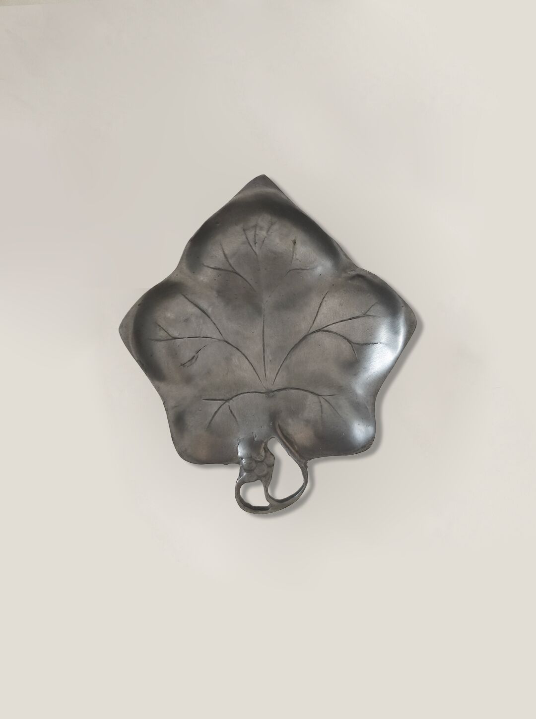 Leaf pocket tray