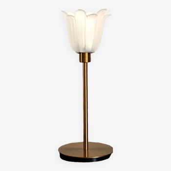 Lampe de talbe à poser avec une tulipe en verre dépoli vintage et un pied doré