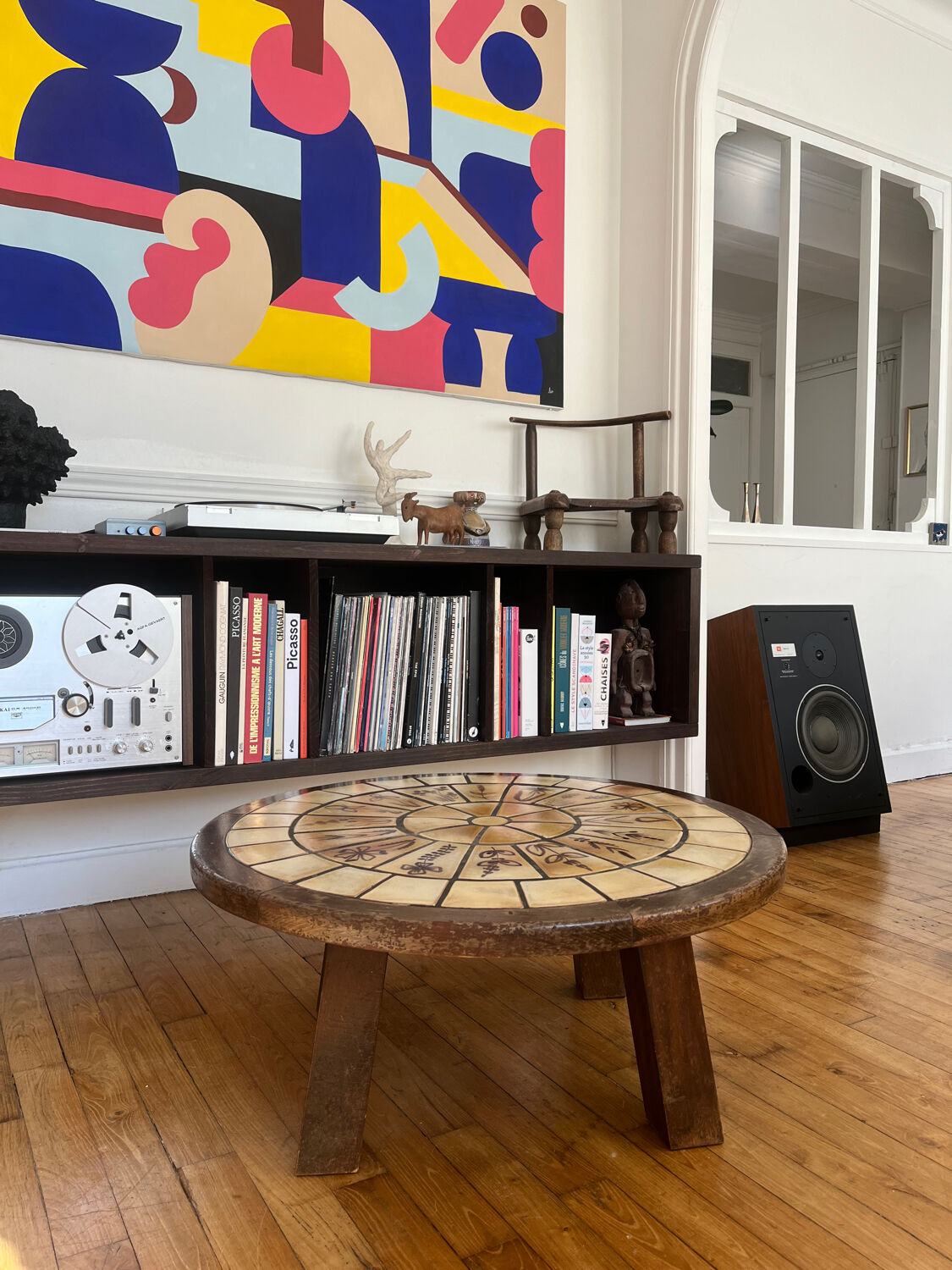 Round coffee table in ceramic and wood in the style of Roger Capron.