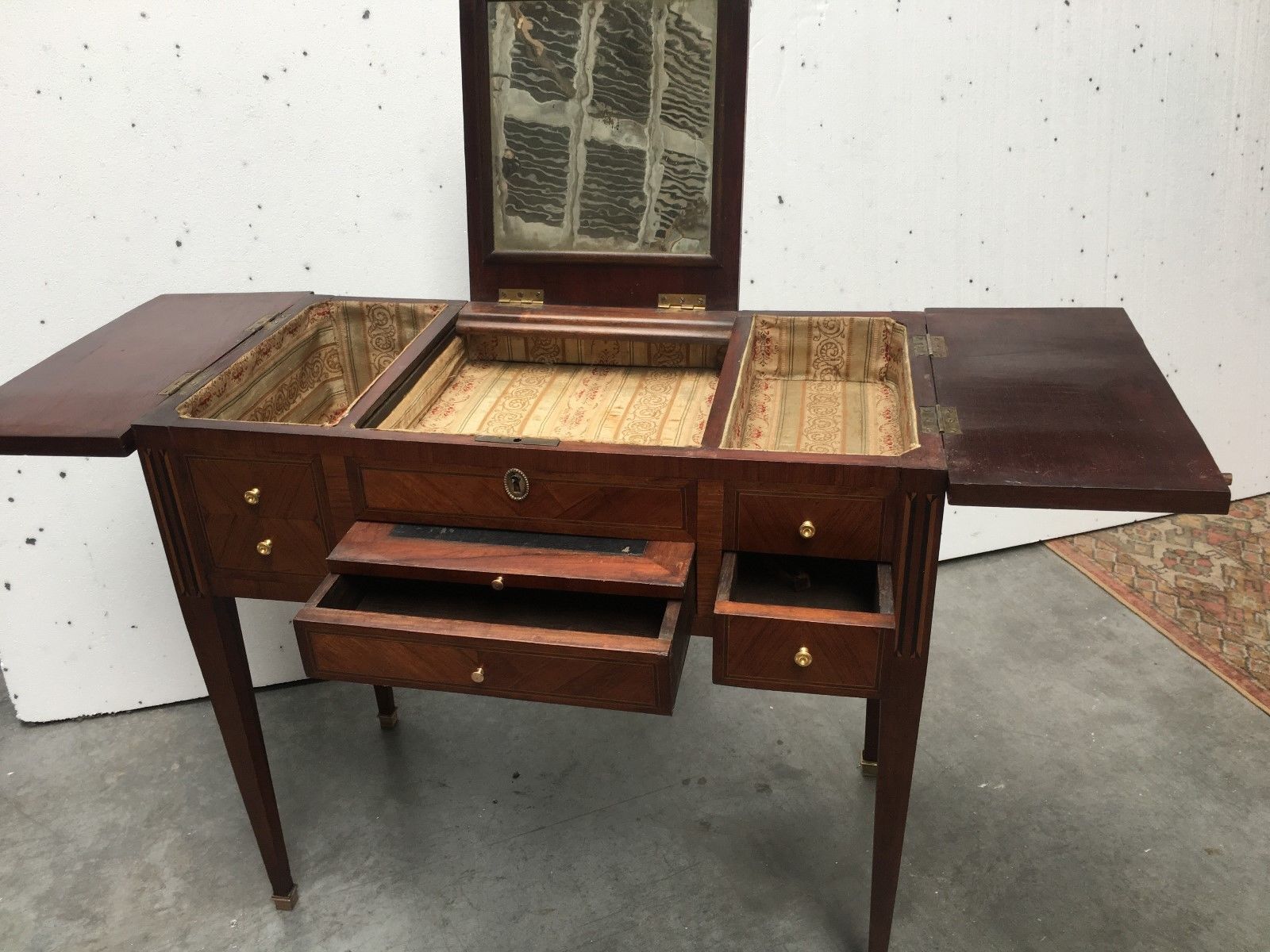 Louis XVI style powder