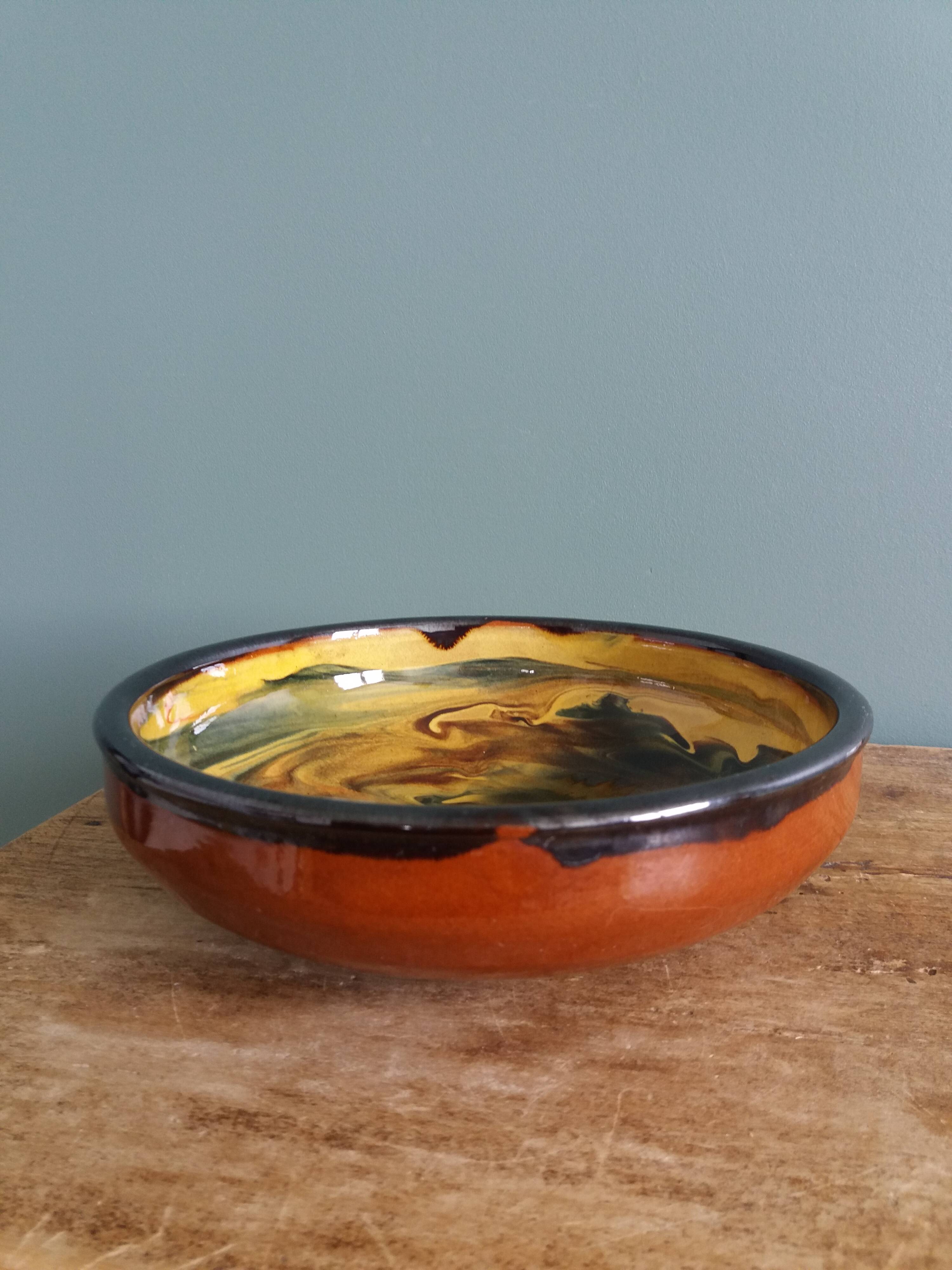 Terracotta bowl with marbled, jasper-like decoration