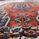 Tapis persan Hamadan antique des années 1920, médaillon tribal usé, 128 cm x 194 cm
