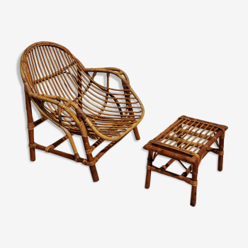 Wooden armchair and rattan with its tablet