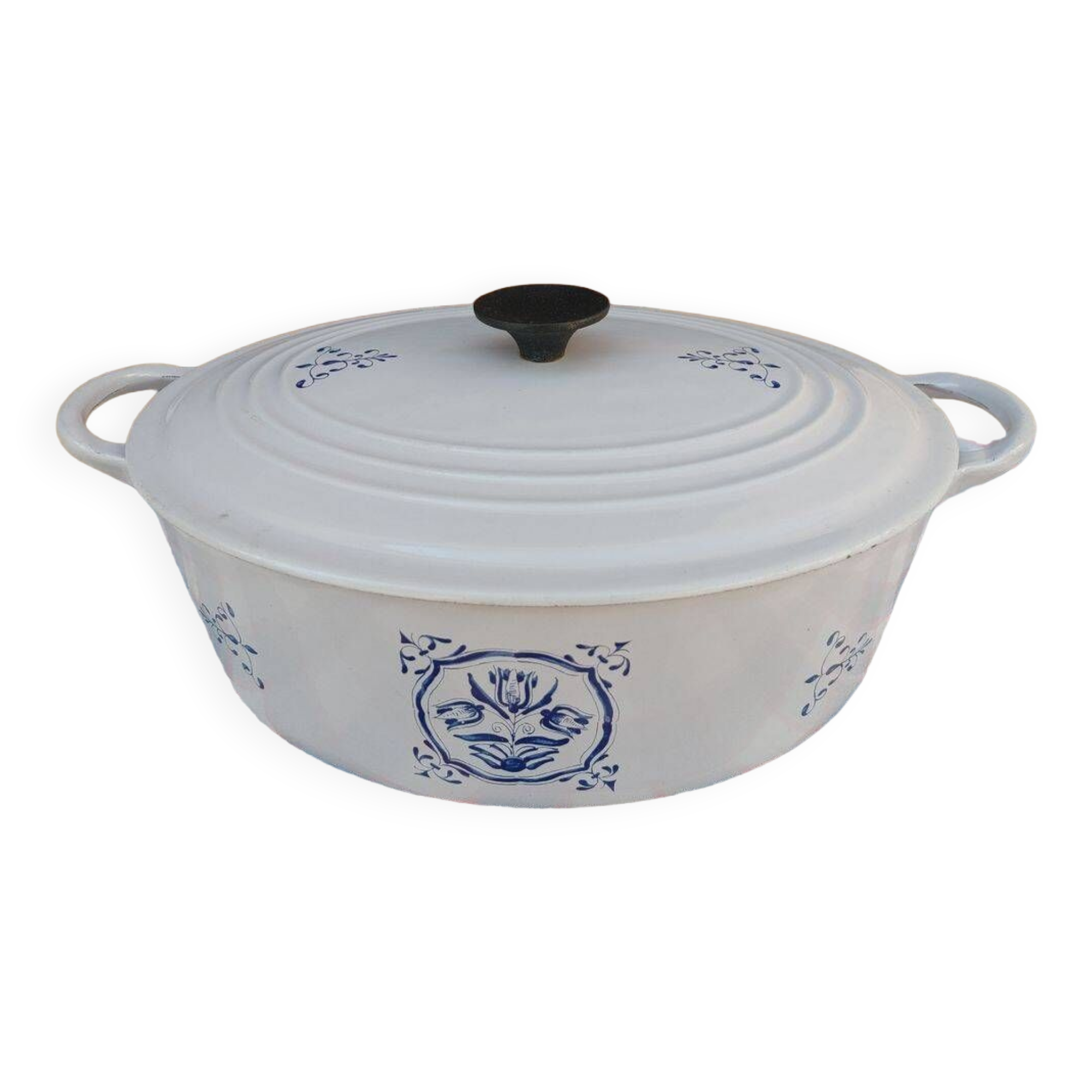 Le Creuset collection, old enamelled cast iron casserole, beautiful condition