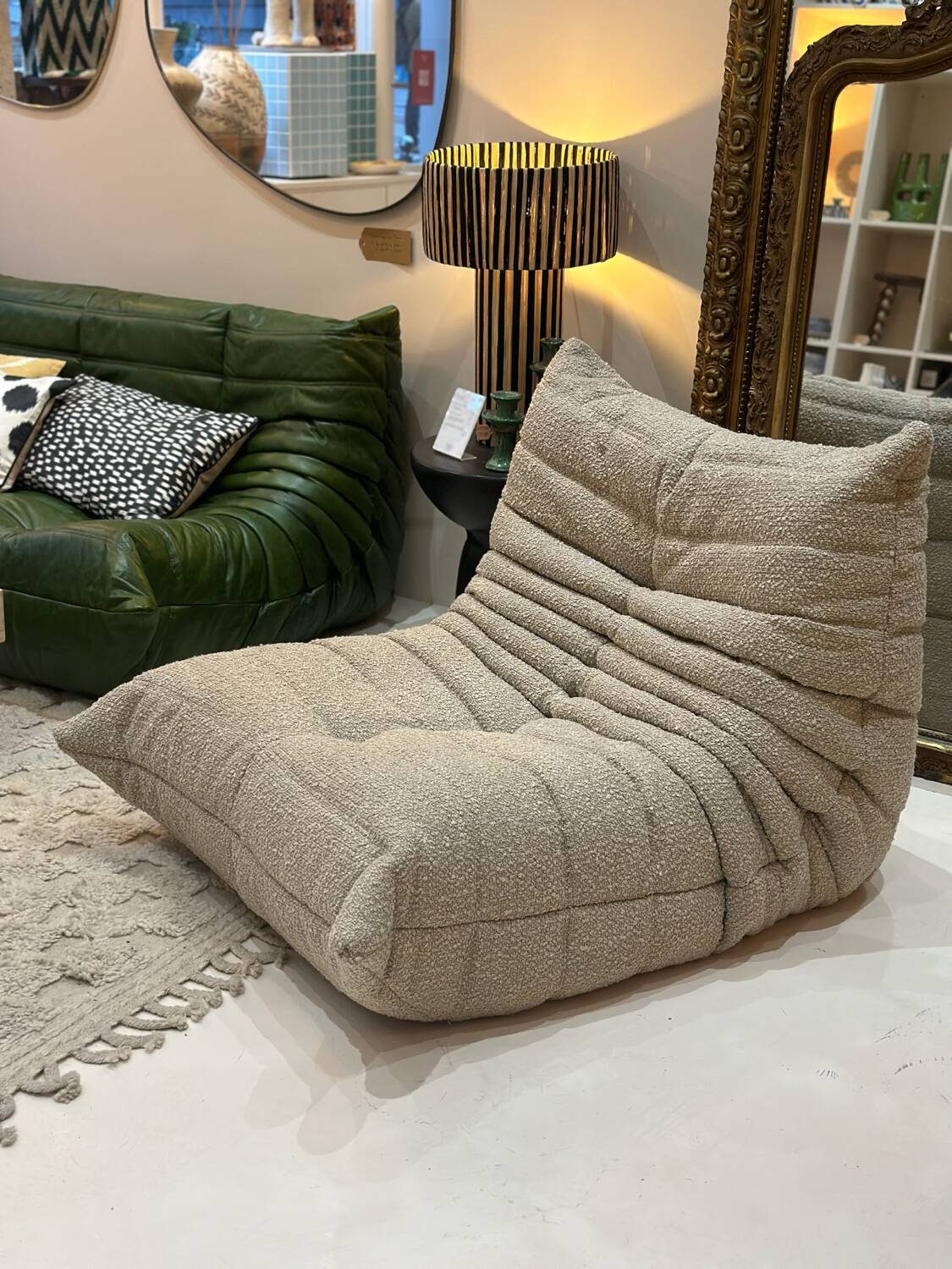 Chauffeuse Togo Ligne Roset par Michel Ducaroy bouclette moka taupe beige