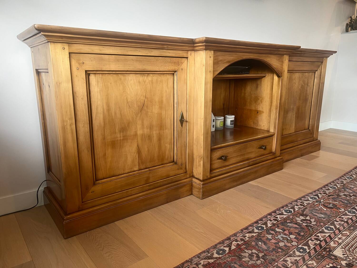 Enfilade very much, cherry wood jointed.