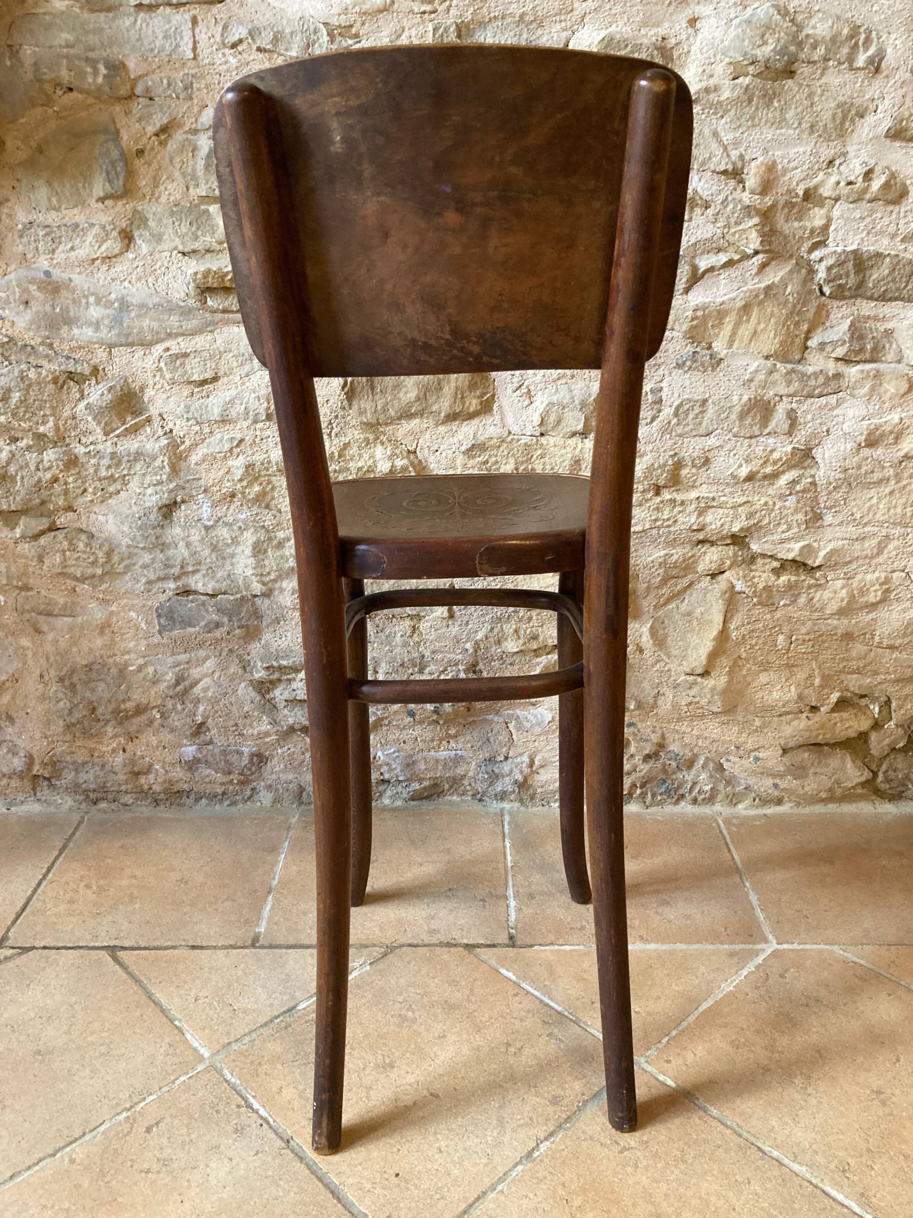 Thonet chair, 1900s-1920s, embossed seat