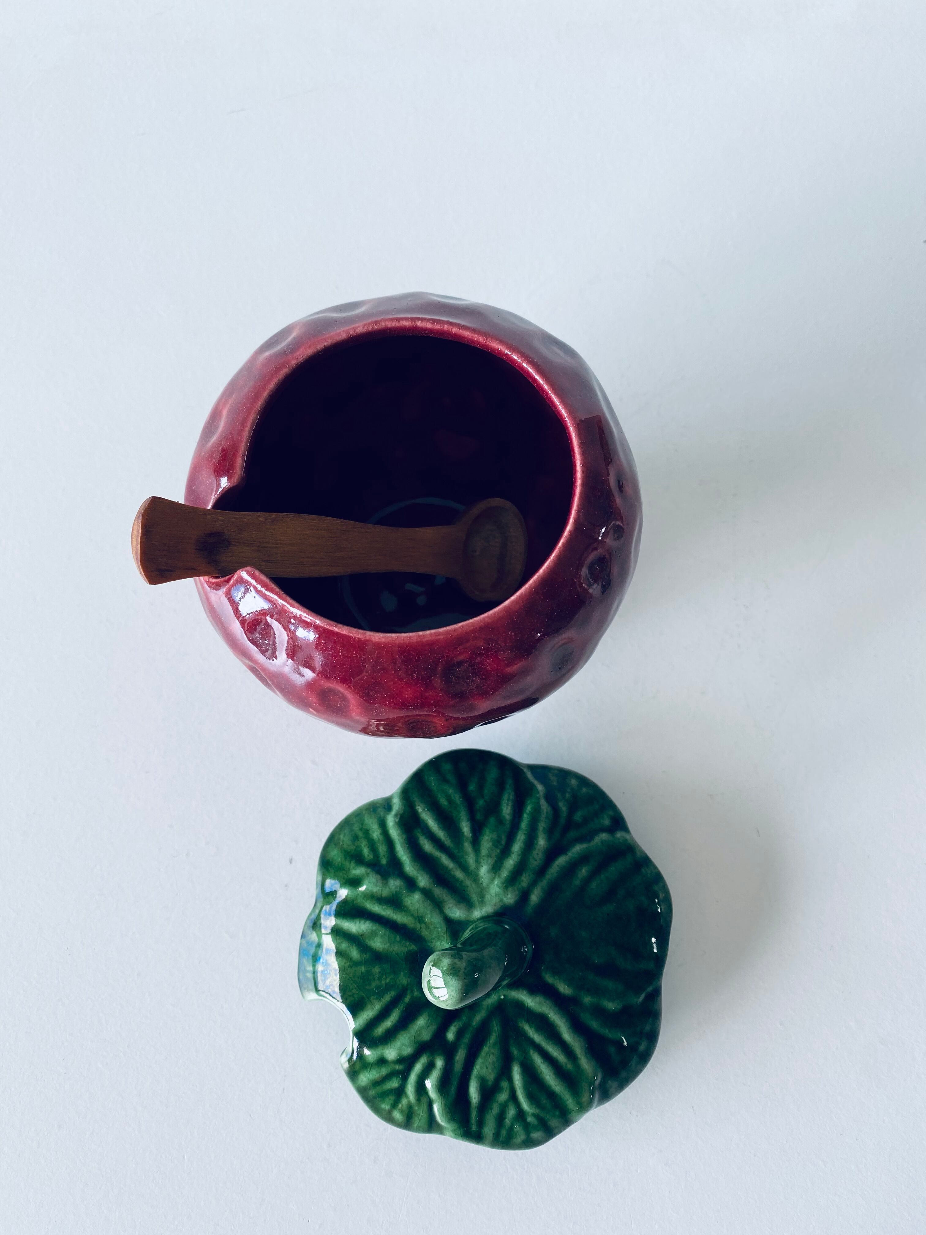 Ceramic pot strawberry slurry